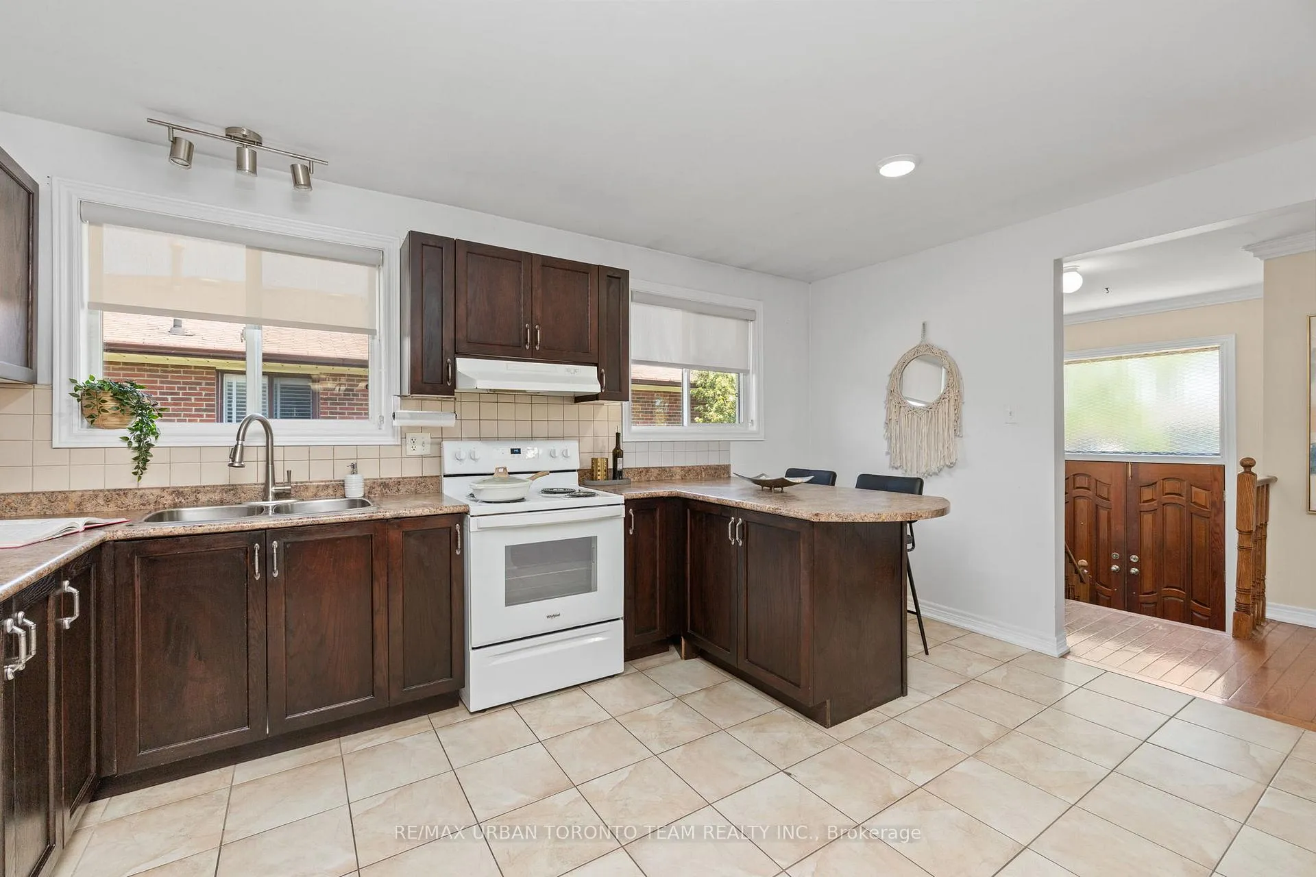 Photo 8 of 82 Button Road, Vaughan, West Woodbridge — HOMEH