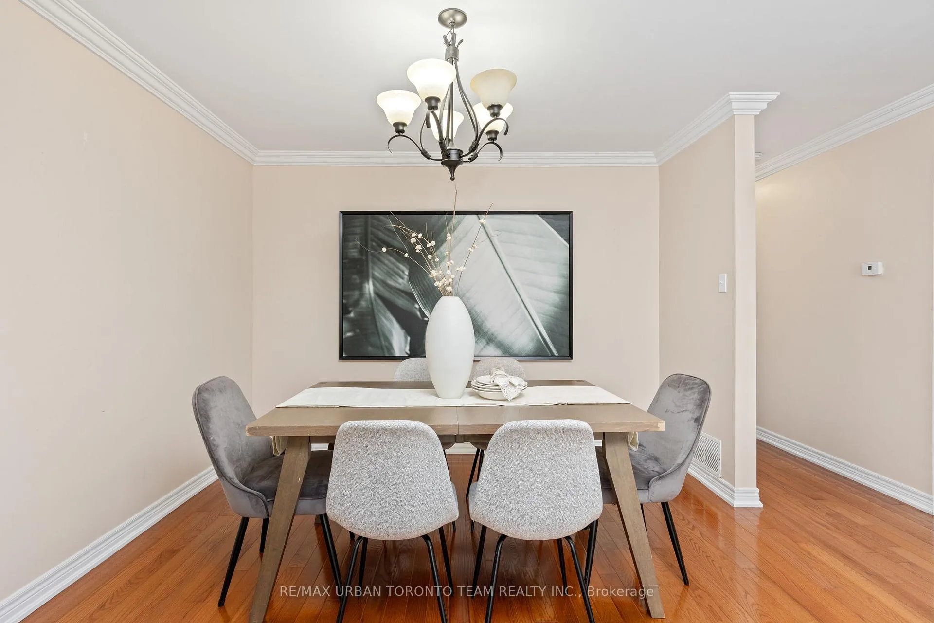 Photo 9 of 82 Button Road, Vaughan, West Woodbridge — HOMEH
