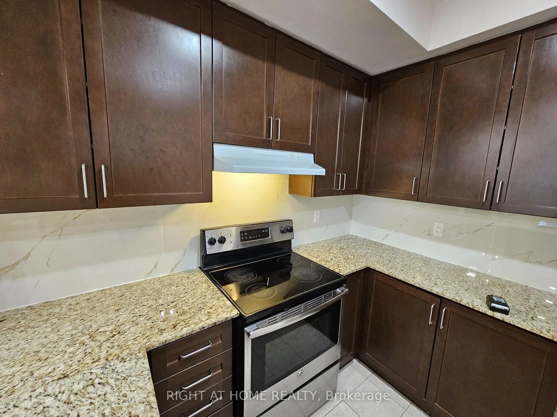 Photo 7 of Unit 4, 1040 Elton Way E, Whitby, Pringle Creek — HOMEH