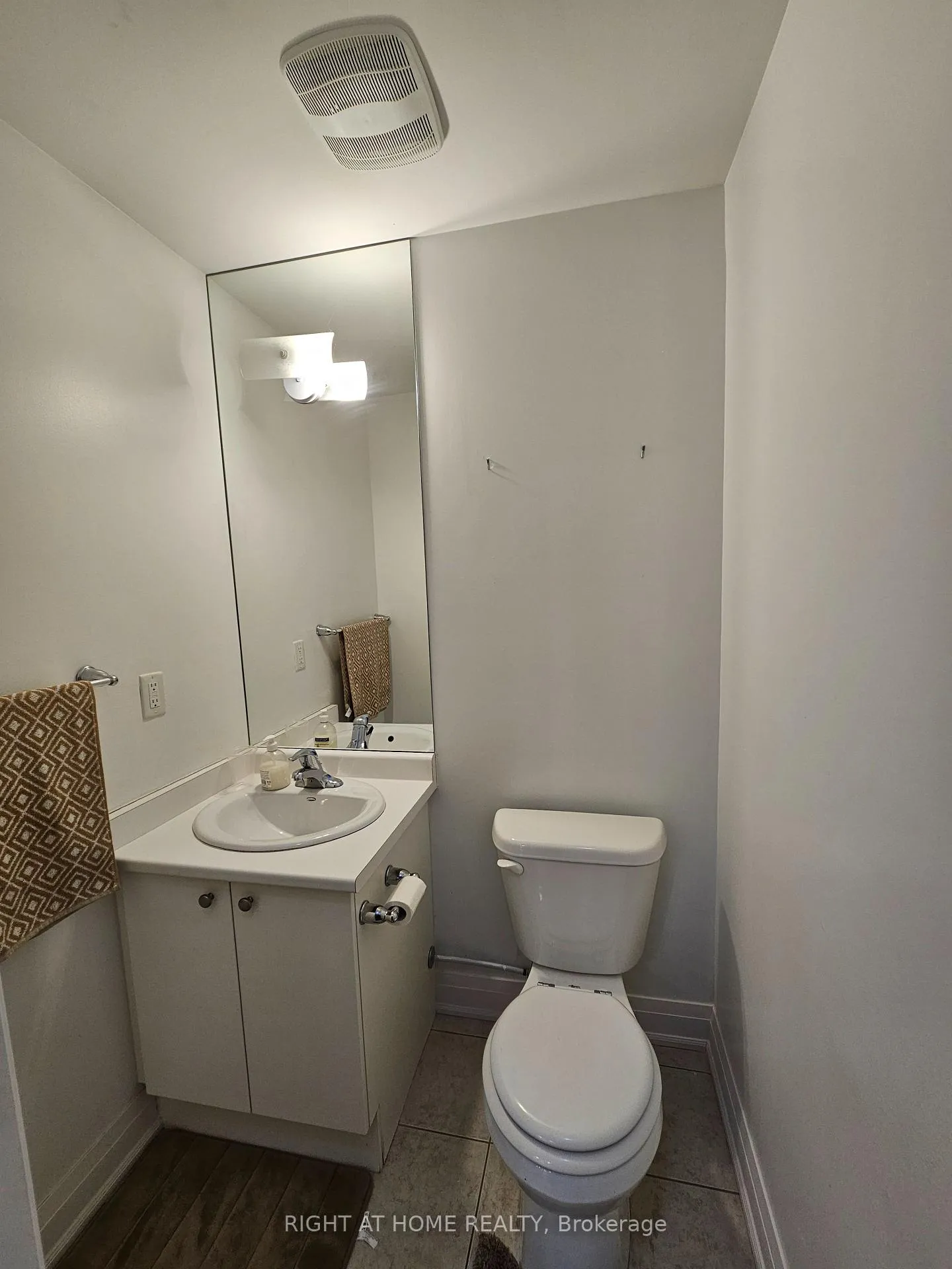 Photo 8 of Unit 4, 1040 Elton Way E, Whitby, Pringle Creek — HOMEH