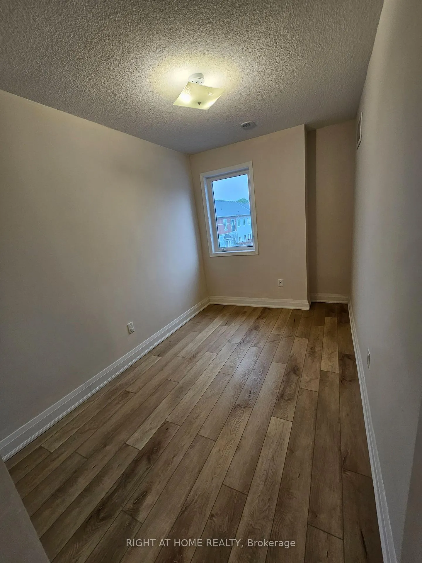 Photo 14 of Unit 4, 1040 Elton Way E, Whitby, Pringle Creek — HOMEH
