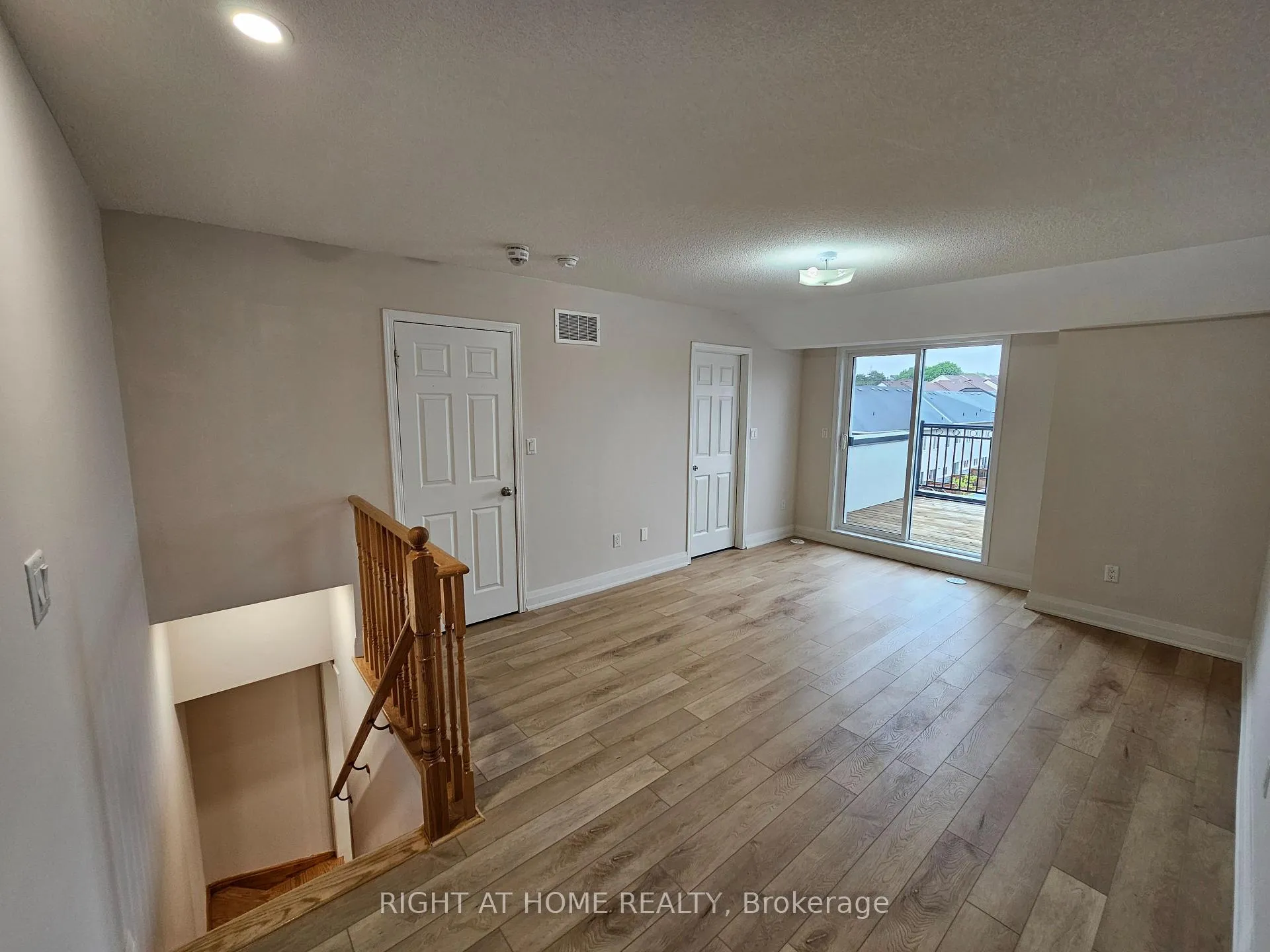 Photo 20 of Unit 4, 1040 Elton Way E, Whitby, Pringle Creek — HOMEH