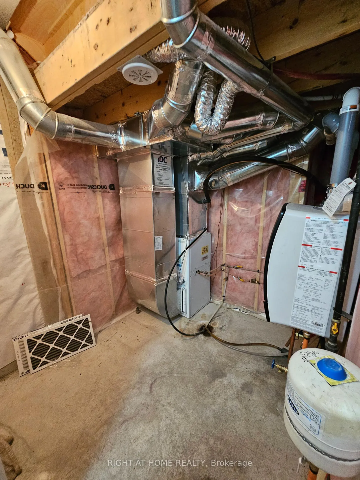 Photo 30 of Unit 4, 1040 Elton Way E, Whitby, Pringle Creek — HOMEH