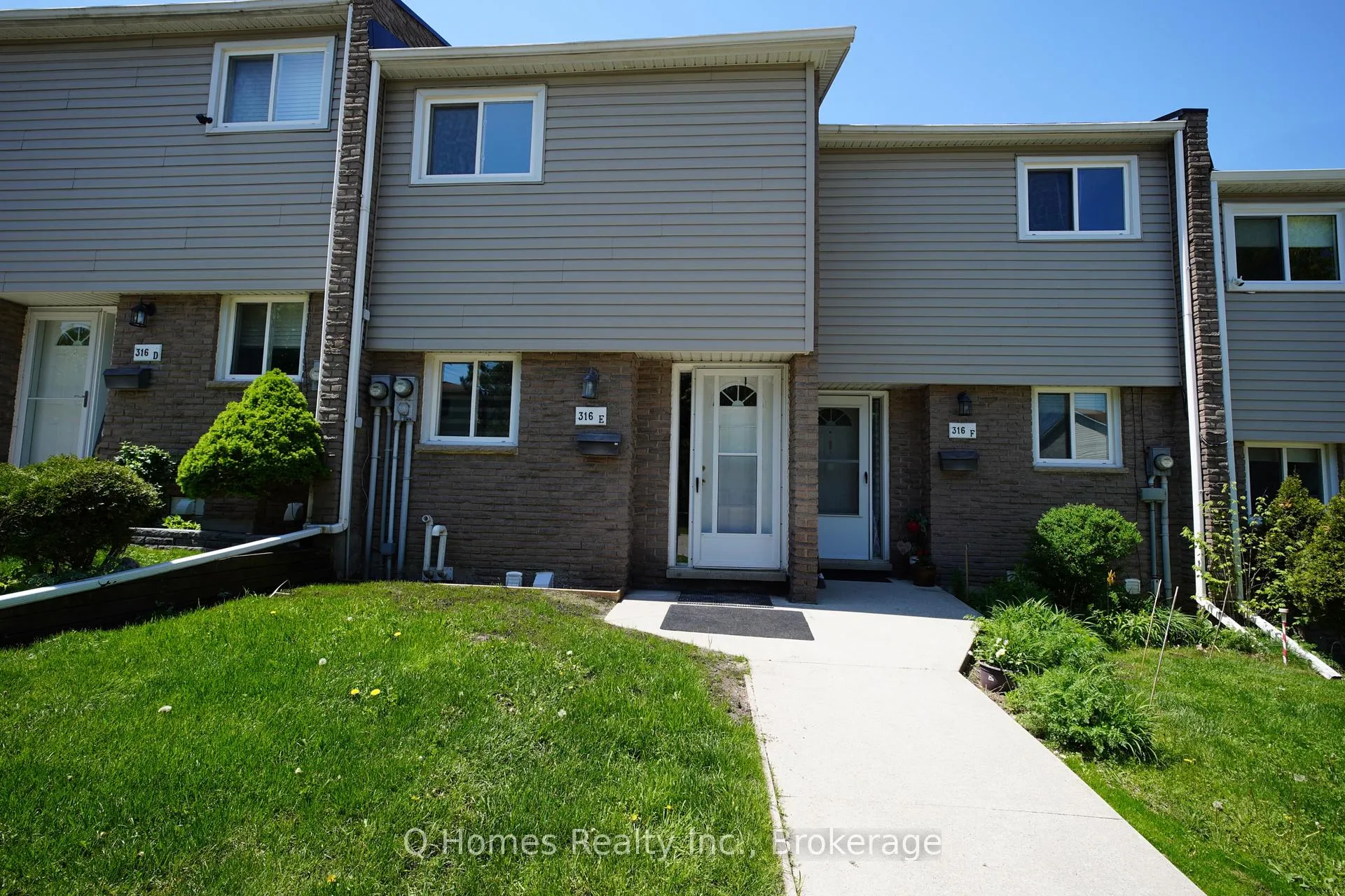 Photo 2 of 316E Bluevale Street N, Waterloo, Lincoln Heights — HOMEH