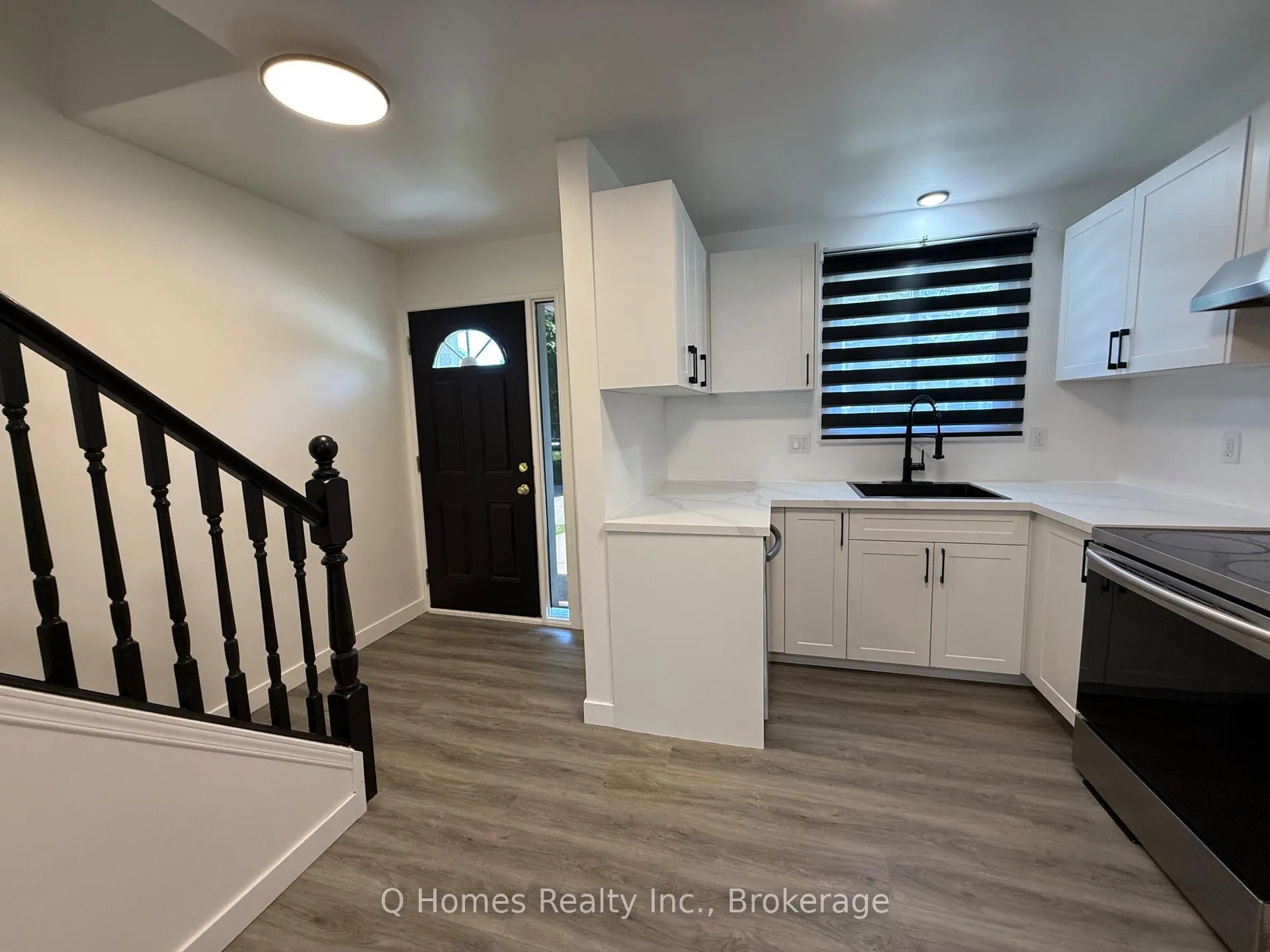 Photo 3 of 316E Bluevale Street N, Waterloo, Lincoln Heights — HOMEH