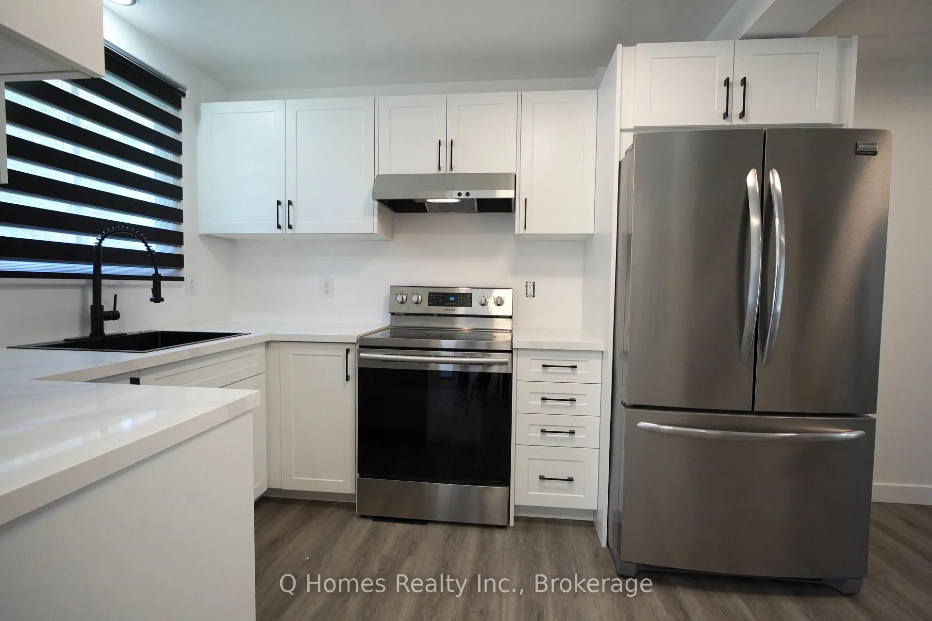 Photo 4 of 316E Bluevale Street N, Waterloo, Lincoln Heights — HOMEH
