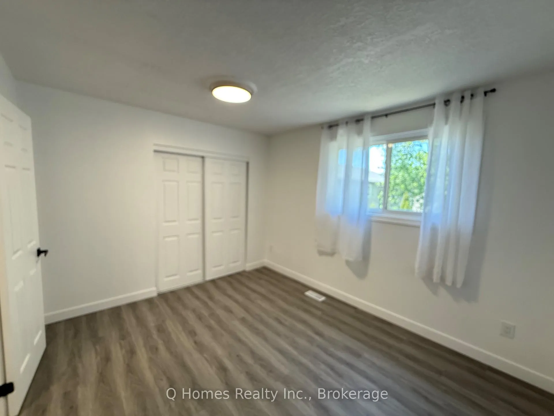 Photo 20 of 316E Bluevale Street N, Waterloo, Lincoln Heights — HOMEH