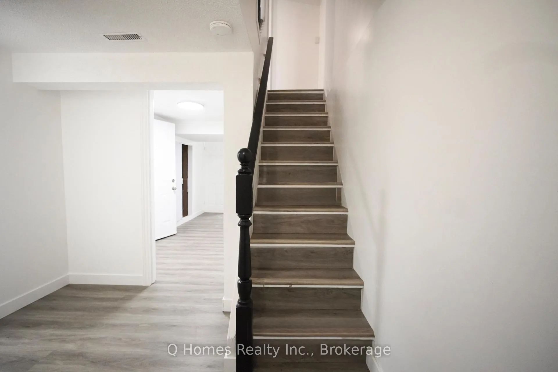 Photo 22 of 316E Bluevale Street N, Waterloo, Lincoln Heights — HOMEH