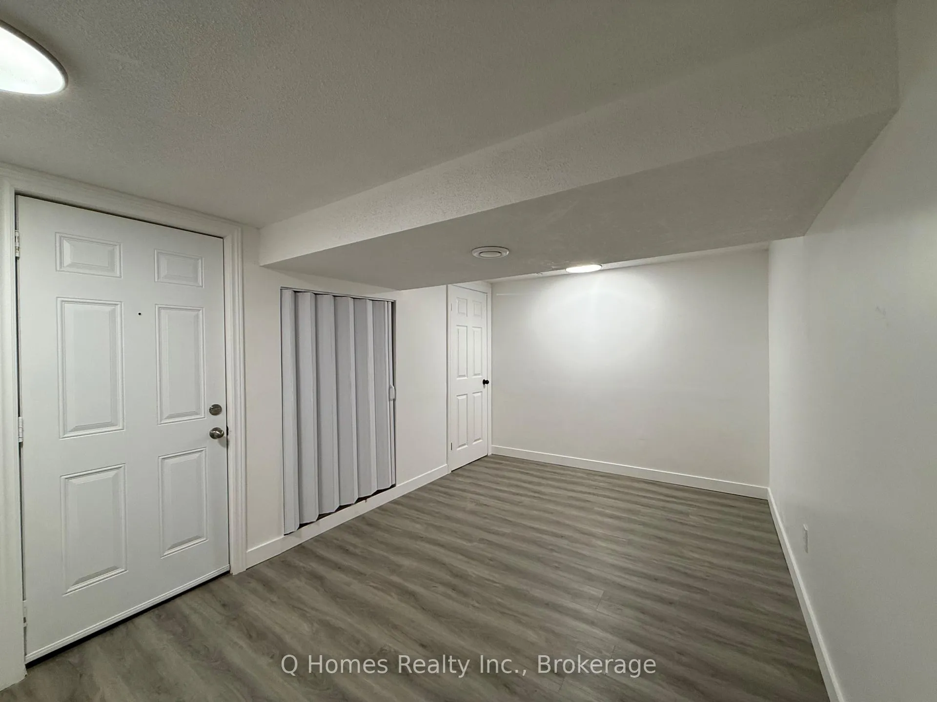 Photo 26 of 316E Bluevale Street N, Waterloo, Lincoln Heights — HOMEH