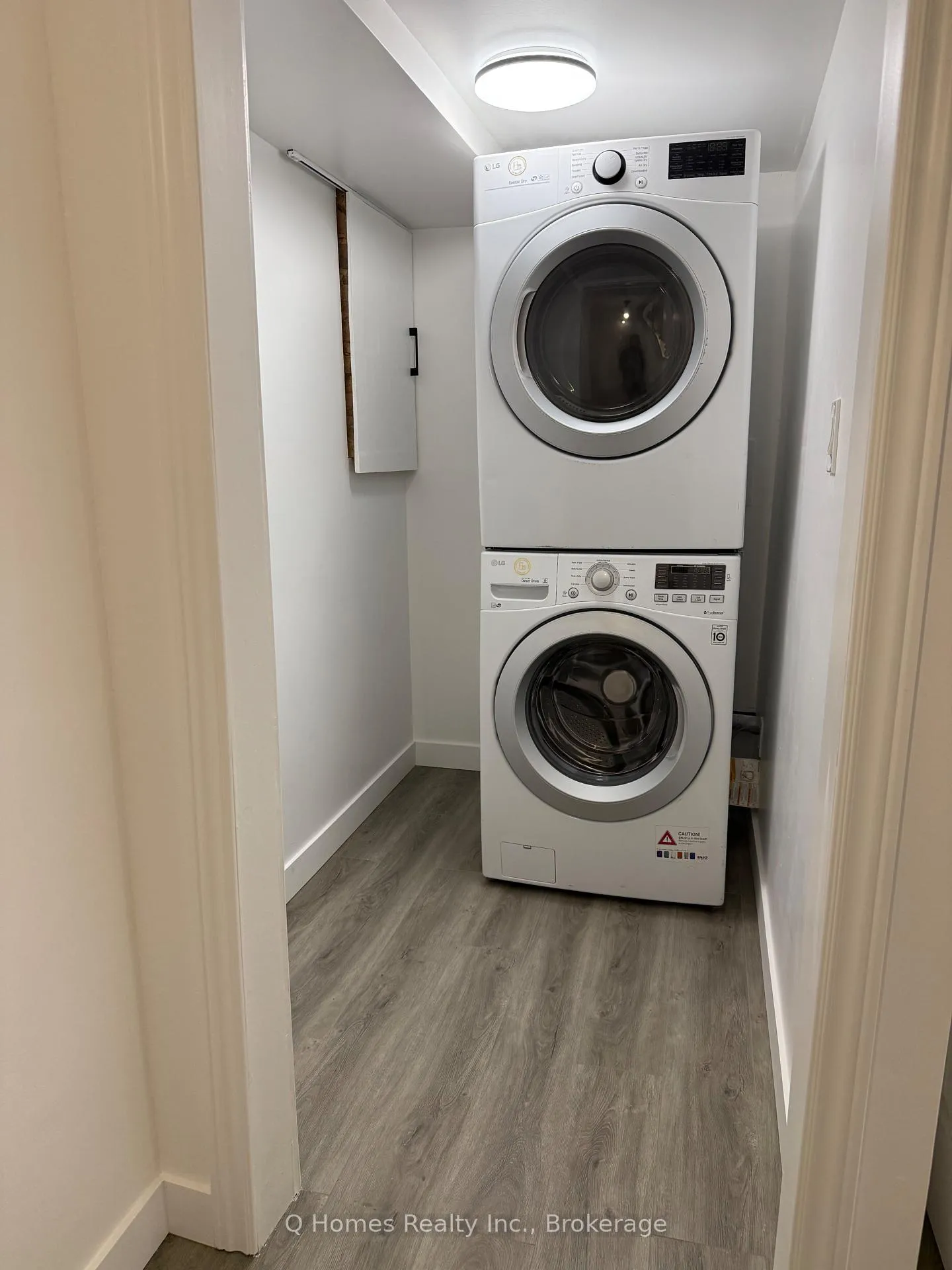 Photo 30 of 316E Bluevale Street N, Waterloo, Lincoln Heights — HOMEH
