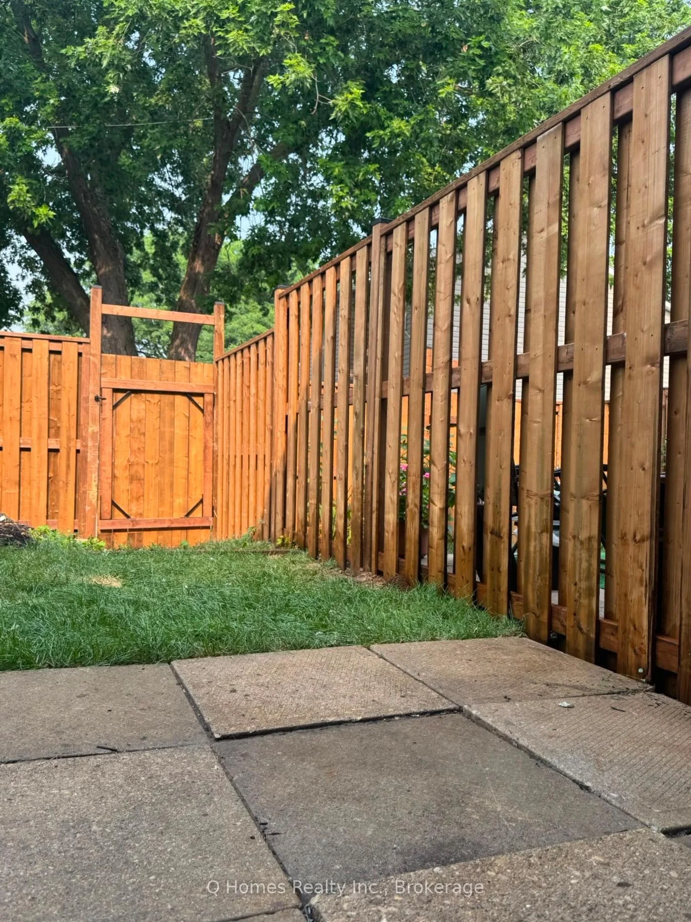 Photo 11 of 316E Bluevale Street N, Waterloo, Lincoln Heights — HOMEH