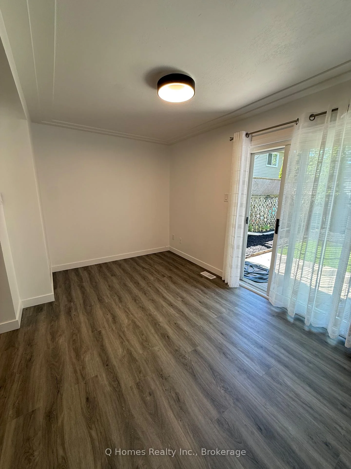 Photo 36 of 316E Bluevale Street N, Waterloo, Lincoln Heights — HOMEH