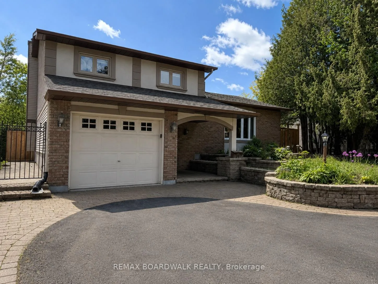 Photo 2 of 22 Bartley Crescent, Ottawa, Barrhaven - On the Green — HOMEH