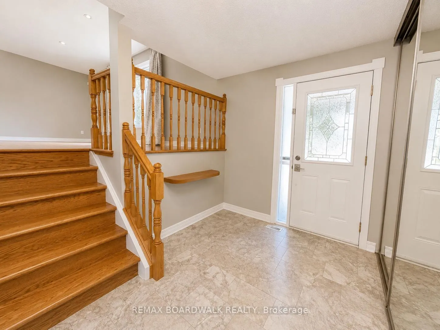 Photo 3 of 22 Bartley Crescent, Ottawa, Barrhaven - On the Green — HOMEH