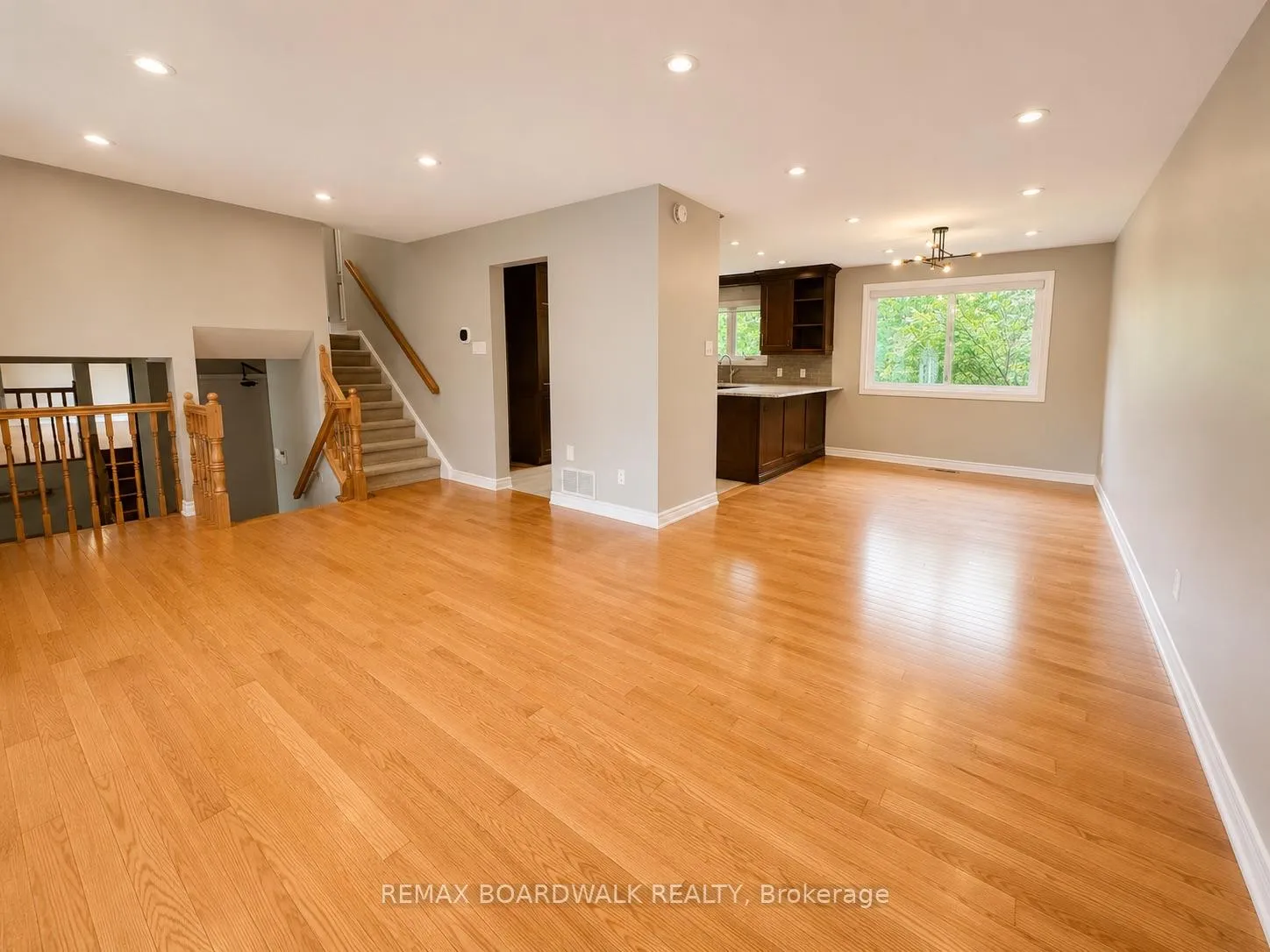 Photo 9 of 22 Bartley Crescent, Ottawa, Barrhaven - On the Green — HOMEH