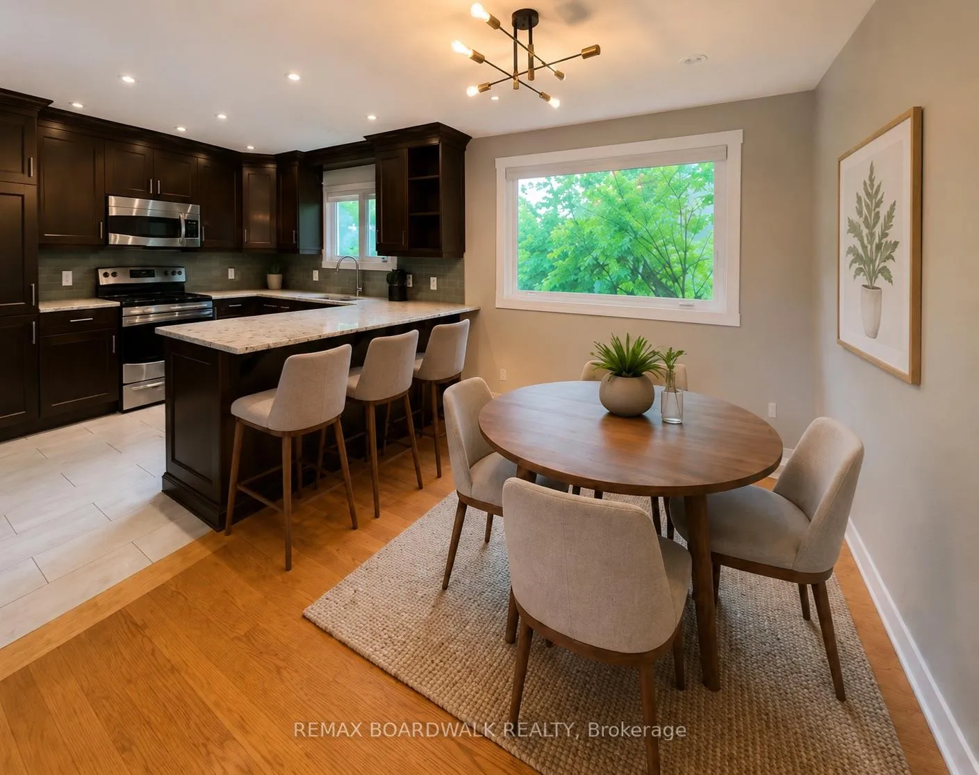 Photo 12 of 22 Bartley Crescent, Ottawa, Barrhaven - On the Green — HOMEH