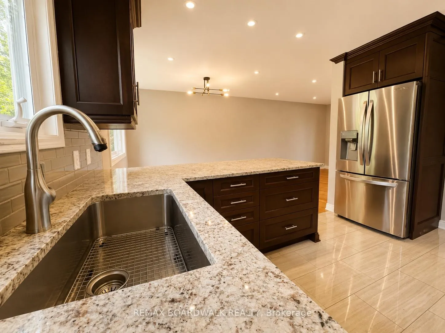 Photo 13 of 22 Bartley Crescent, Ottawa, Barrhaven - On the Green — HOMEH