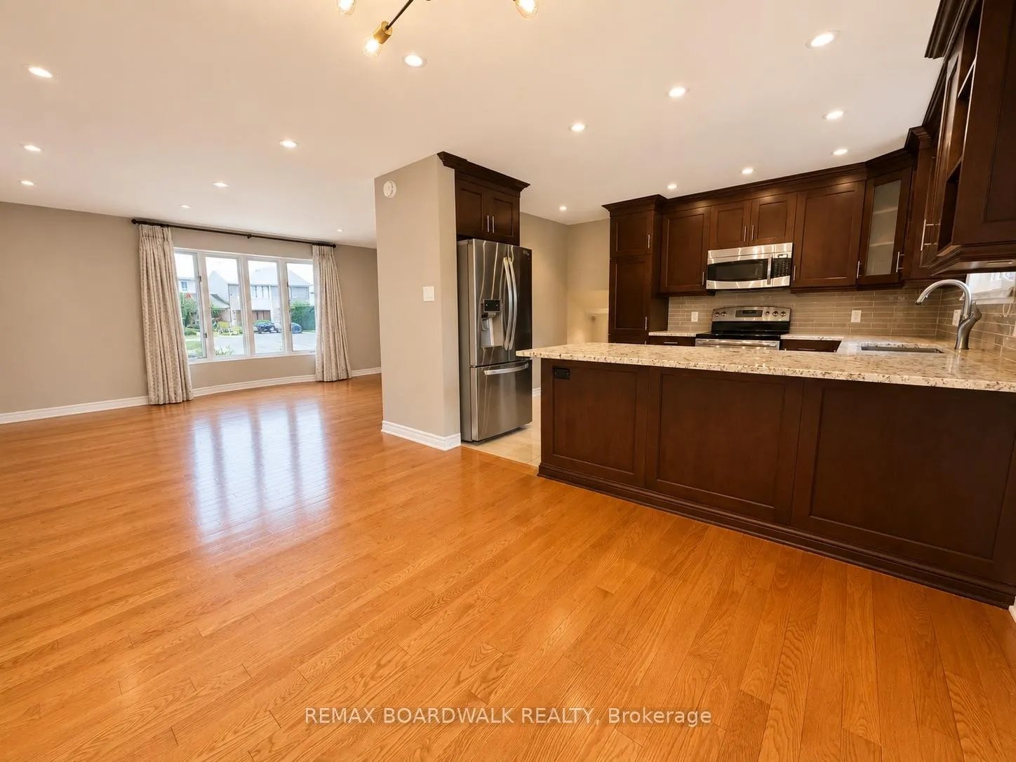 Photo 16 of 22 Bartley Crescent, Ottawa, Barrhaven - On the Green — HOMEH