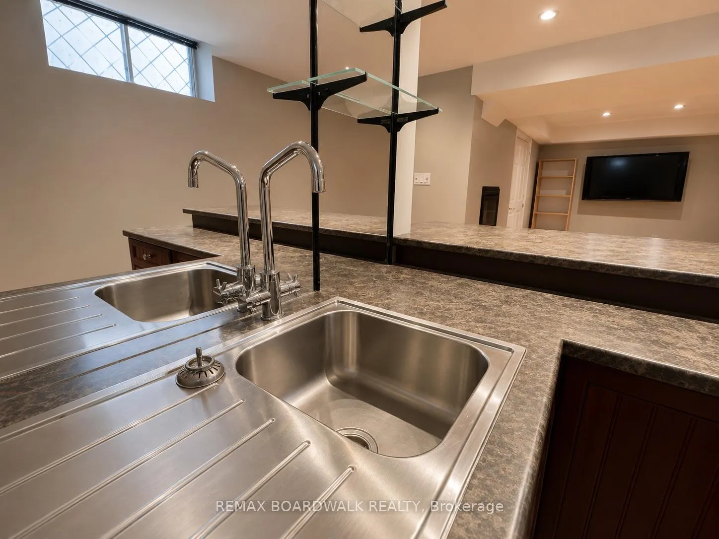 Photo 22 of 22 Bartley Crescent, Ottawa, Barrhaven - On the Green — HOMEH