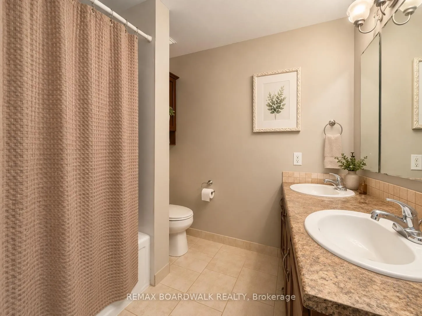 Photo 23 of 22 Bartley Crescent, Ottawa, Barrhaven - On the Green — HOMEH
