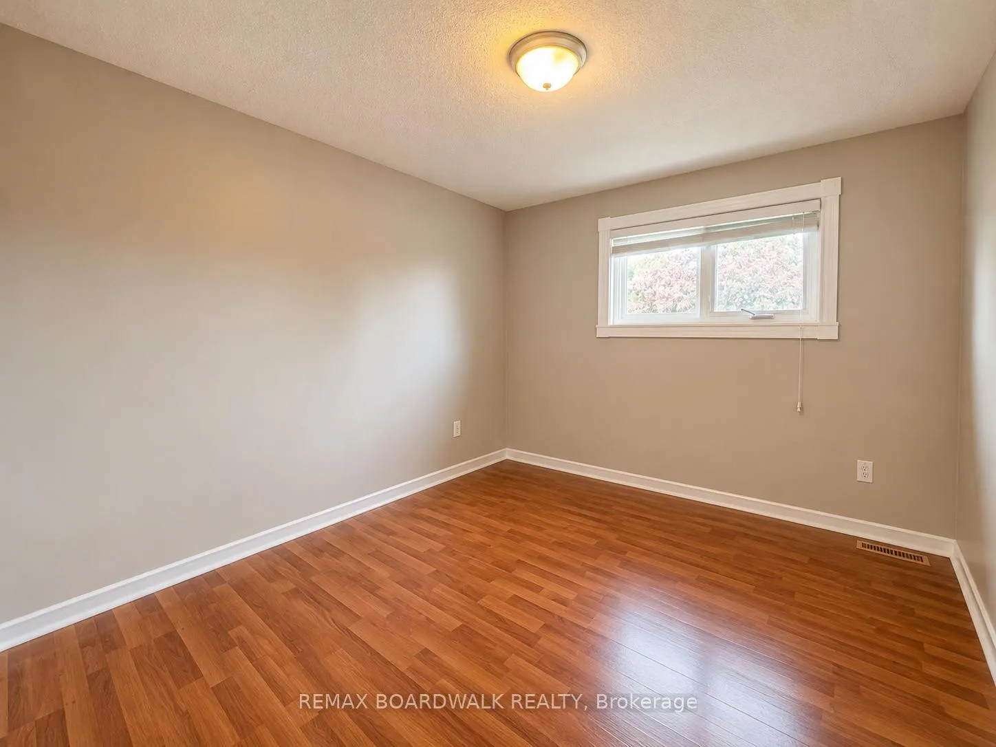 Photo 24 of 22 Bartley Crescent, Ottawa, Barrhaven - On the Green — HOMEH