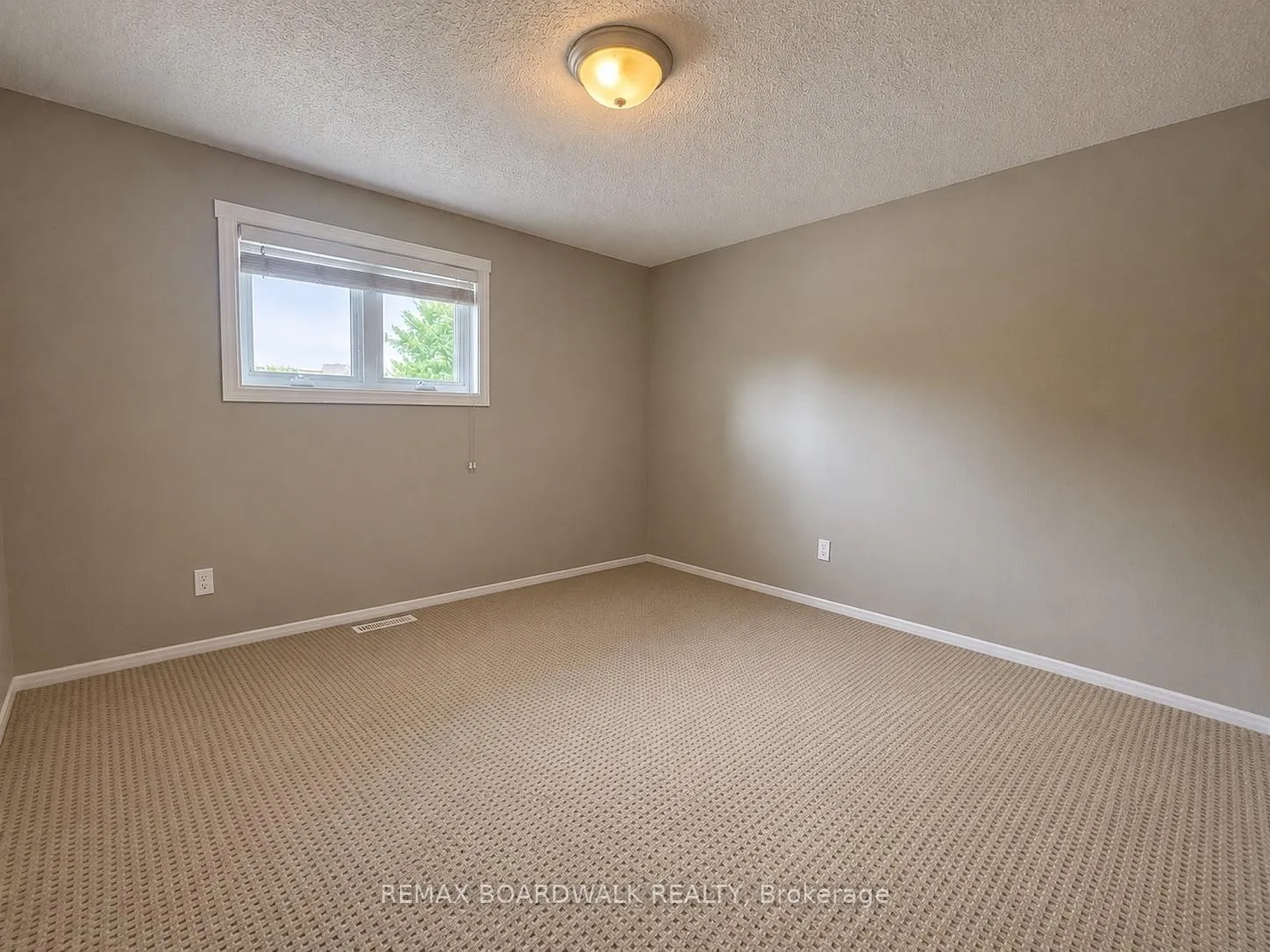 Photo 31 of 22 Bartley Crescent, Ottawa, Barrhaven - On the Green — HOMEH