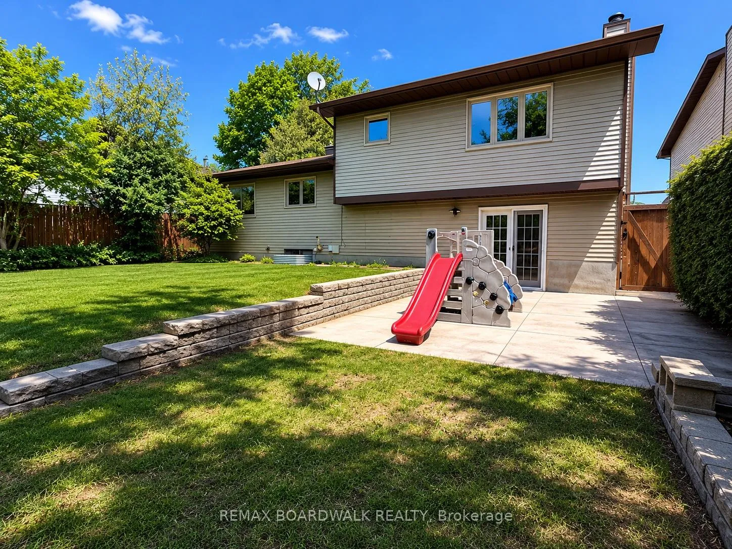Photo 36 of 22 Bartley Crescent, Ottawa, Barrhaven - On the Green — HOMEH