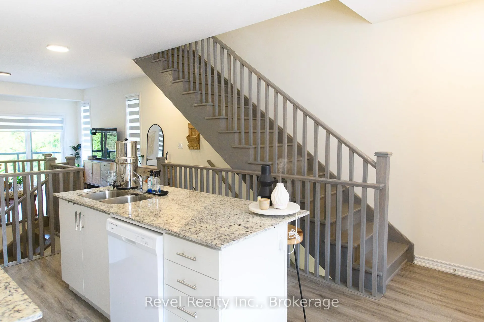 Photo 17 of 14 Winters Crescent, Collingwood — HOMEH