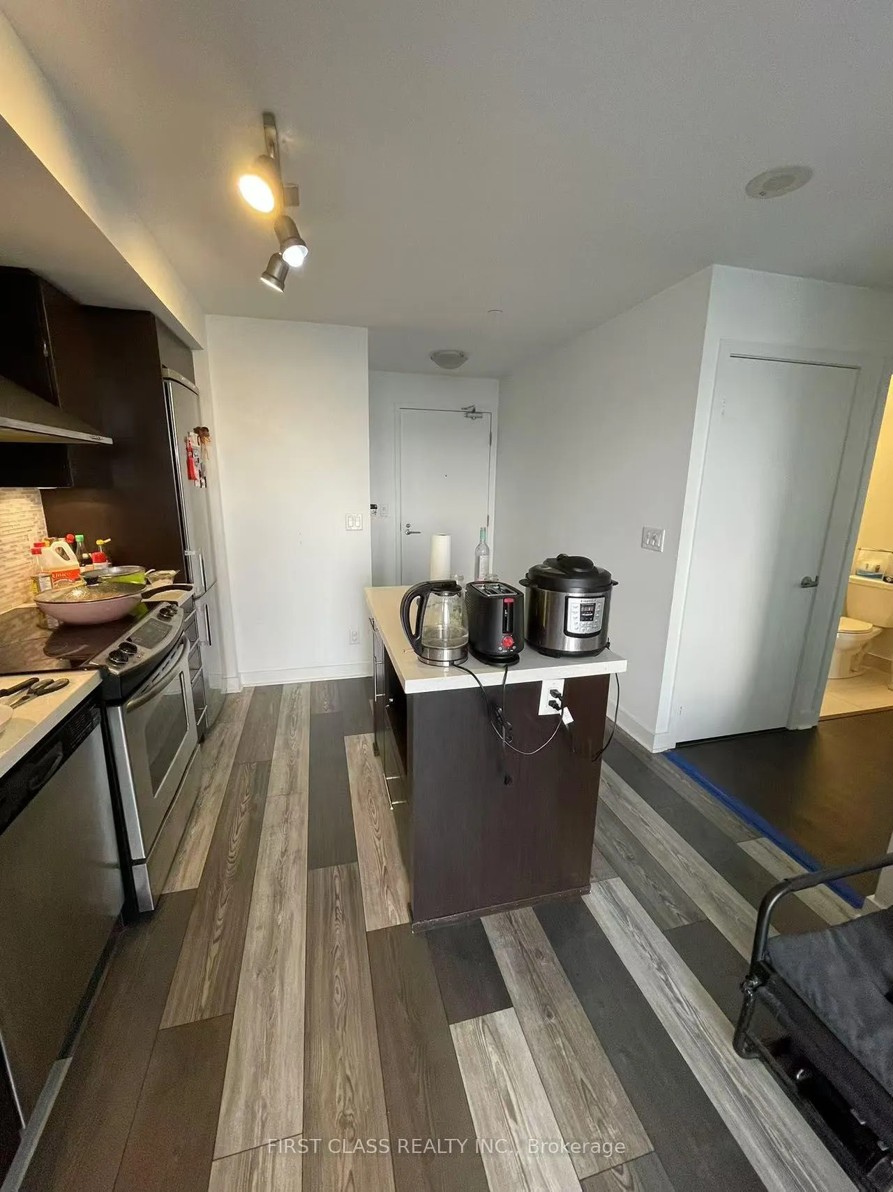Photo 5 of Unit 1001, 58 Orchard View Boulevard, Toronto, Yonge-Eglinton — HOMEH