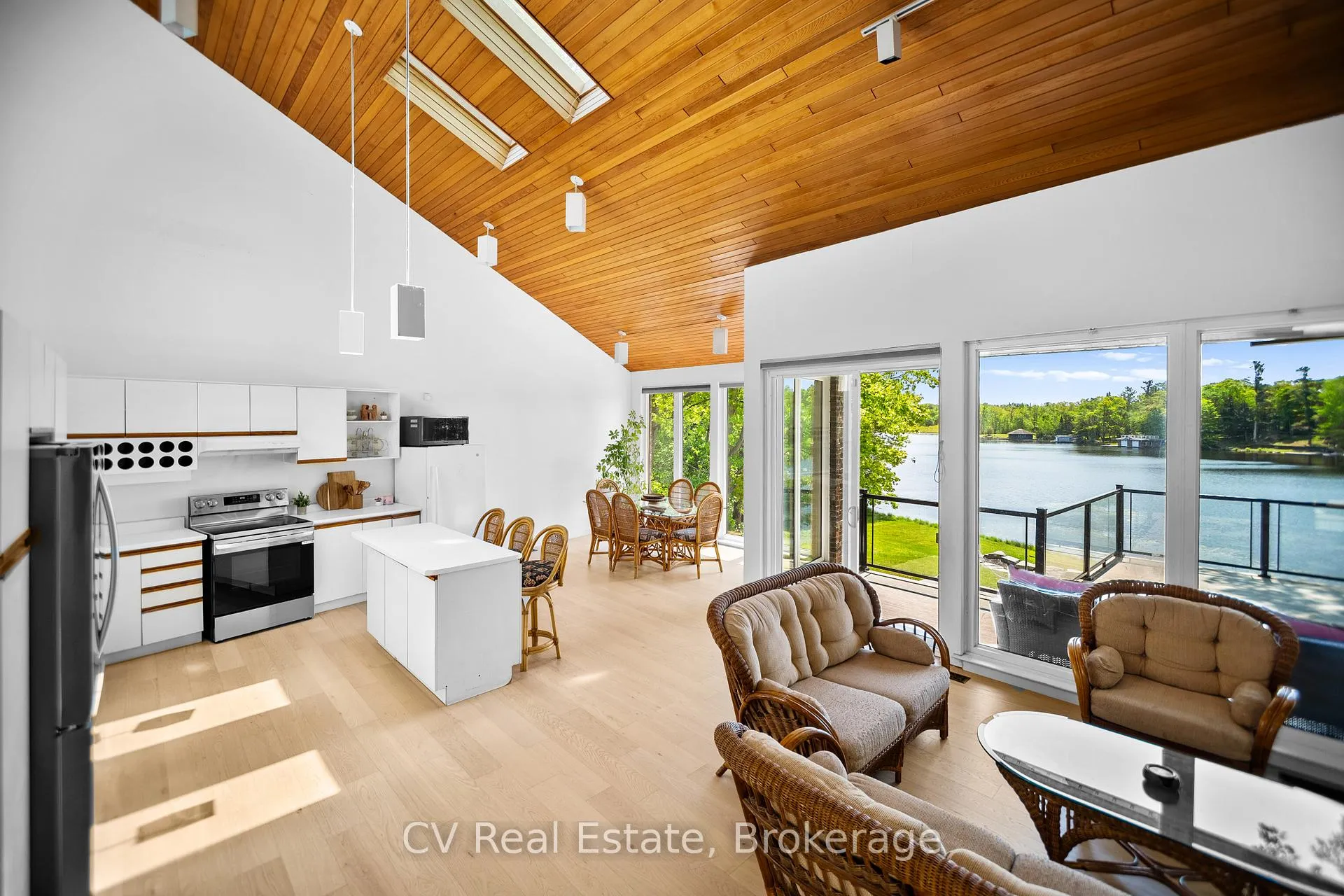 Photo 11 of 1030 S Sunset Bay Rd, Gravenhurst, Muskoka (S) — HOMEH