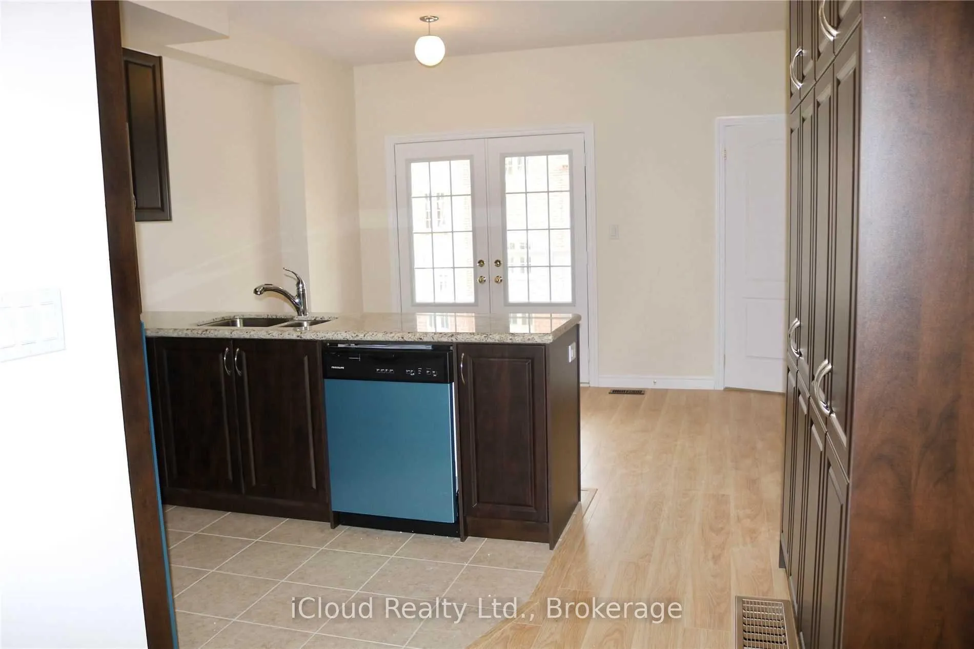 Photo 3 of 16 Miami Grove, Brampton, Heart Lake East — HOMEH