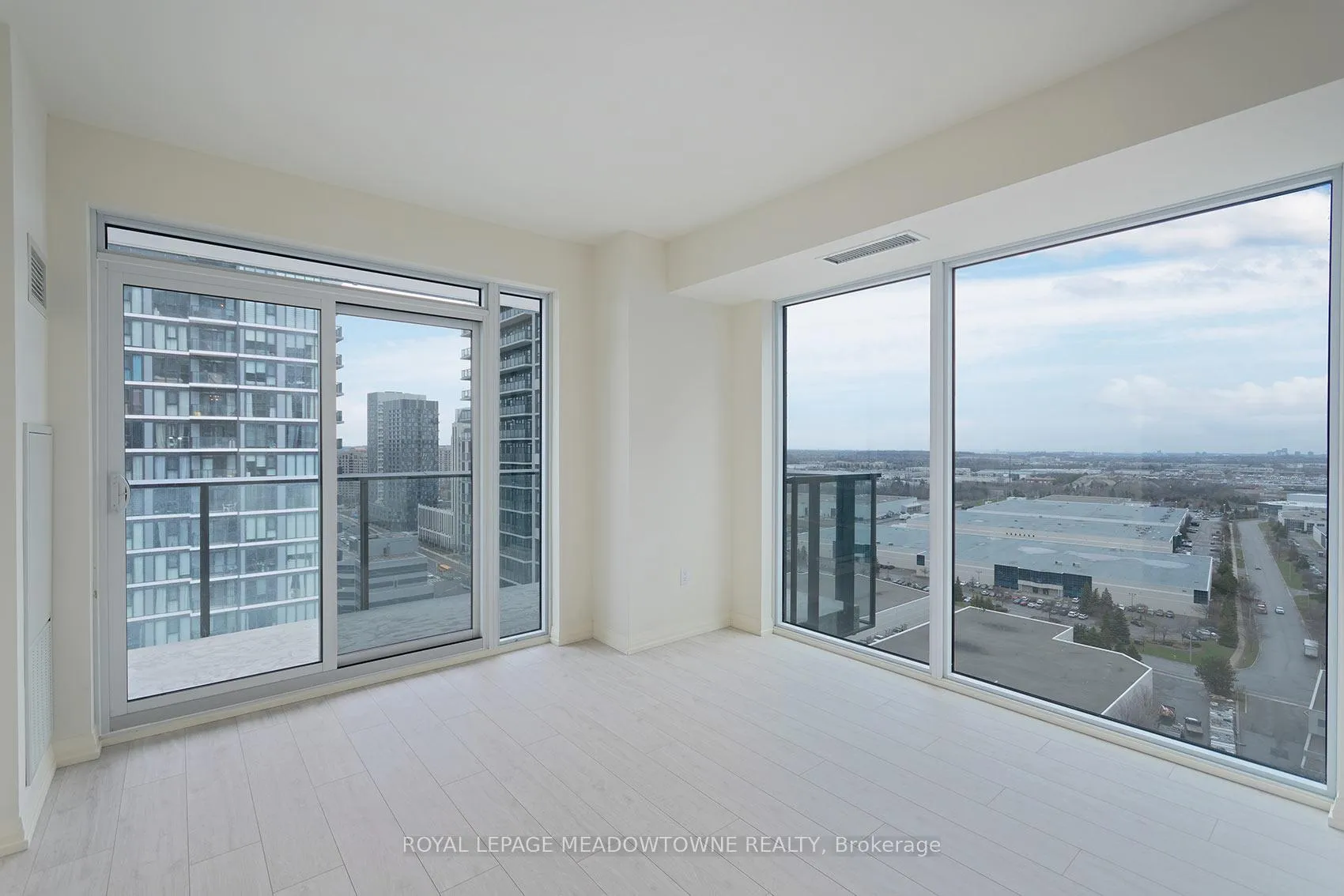Photo 7 of Unit 1811, 27 Korda Gate, Vaughan, Vellore Village — HOMEH