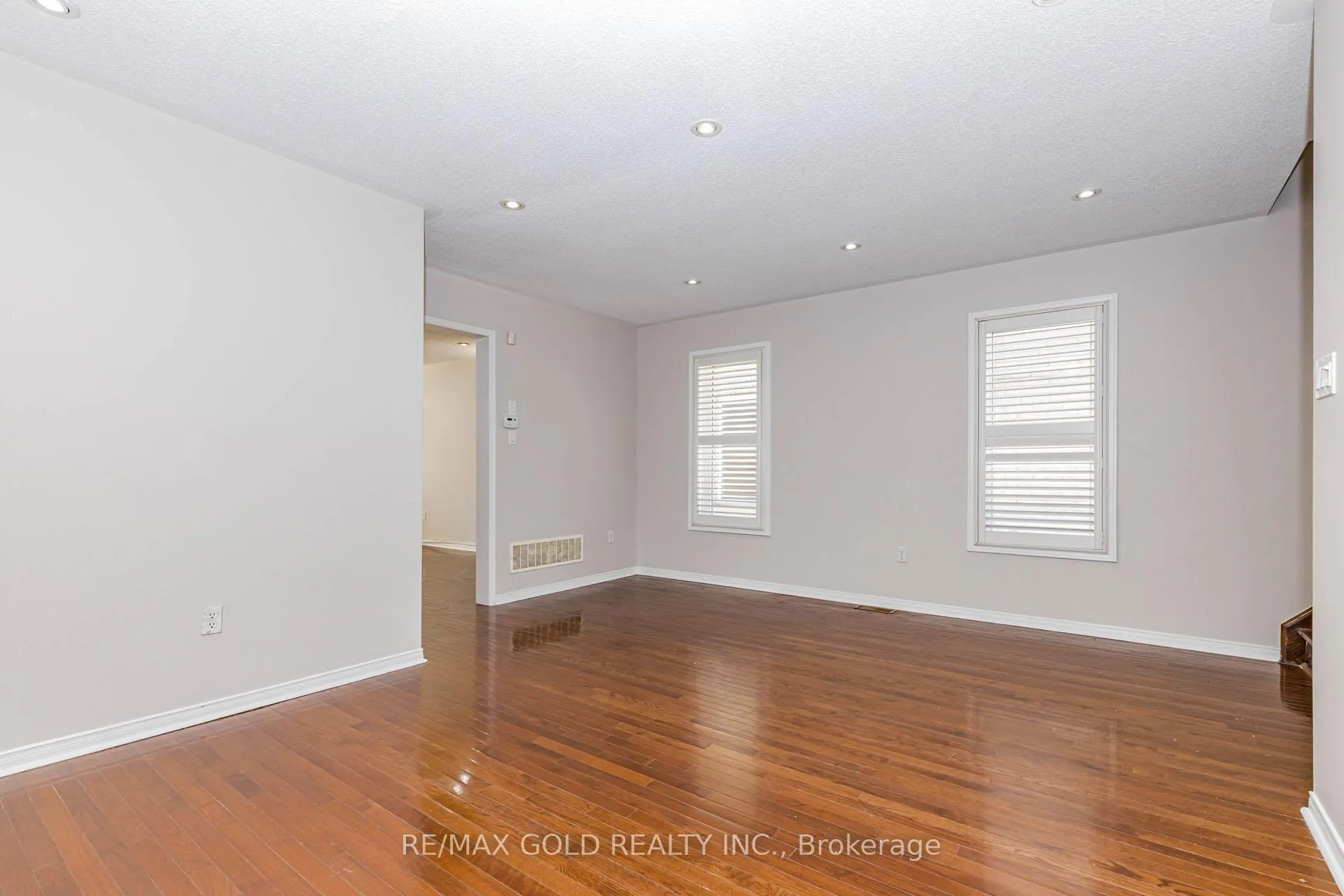 Photo 11 of 10 Palleschi Drive, Brampton, Bram East — HOMEH
