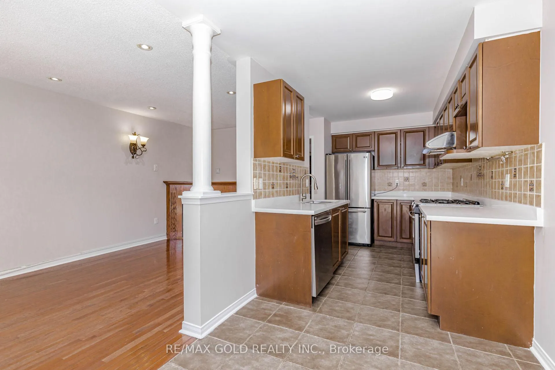 Photo 14 of 10 Palleschi Drive, Brampton, Bram East — HOMEH