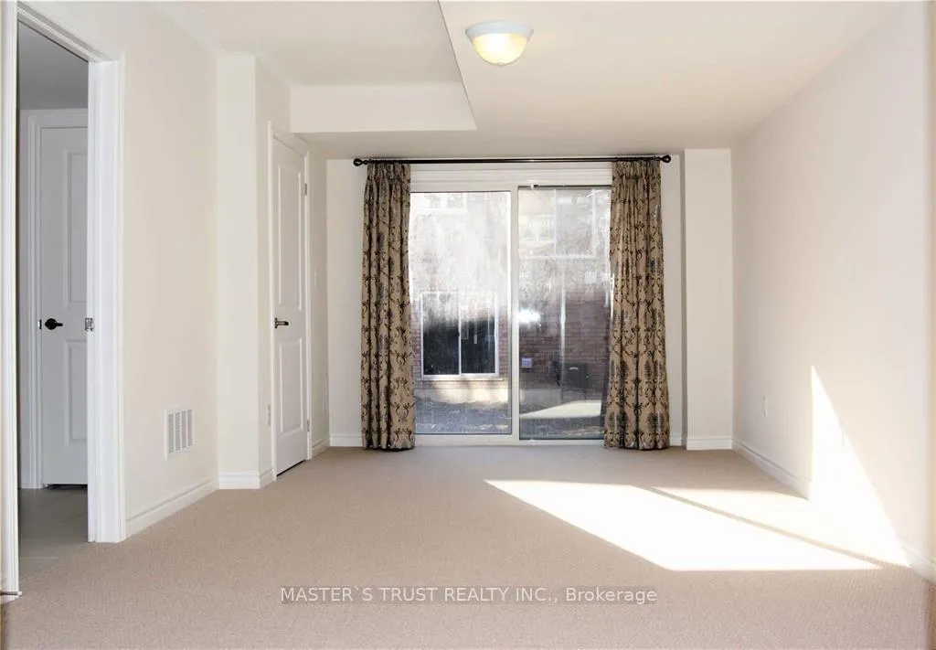 Photo 2 of 68 Gordon Circle, Newmarket, Gorham-College Manor — HOMEH