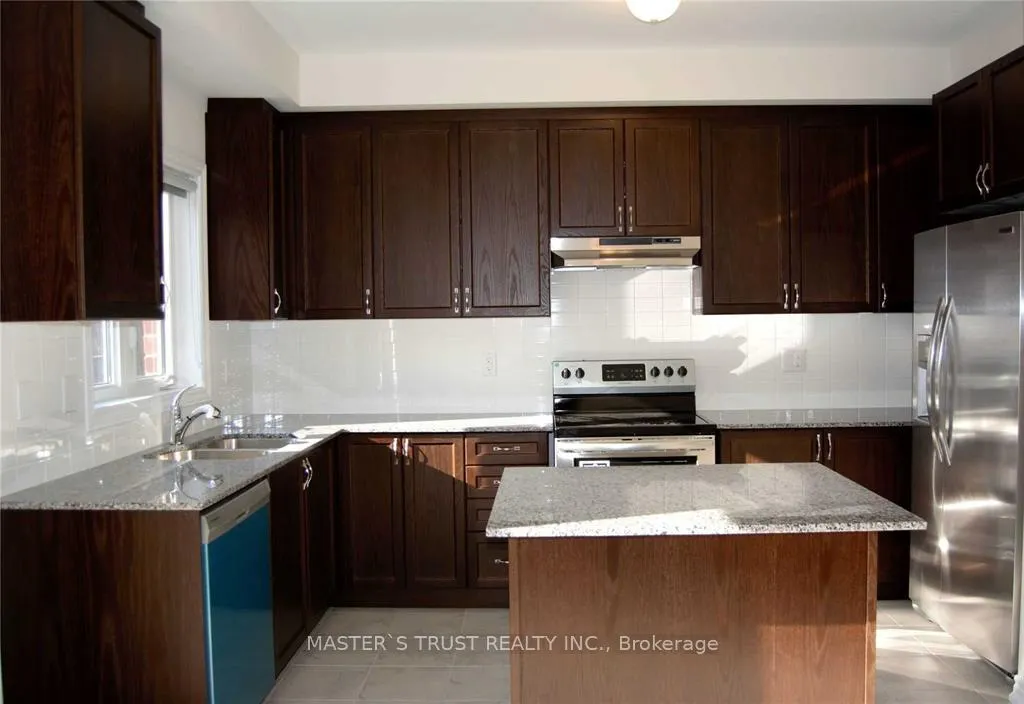 Photo 7 of 68 Gordon Circle, Newmarket, Gorham-College Manor — HOMEH
