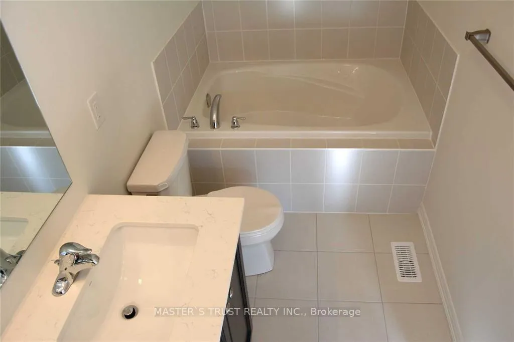 Photo 12 of 68 Gordon Circle, Newmarket, Gorham-College Manor — HOMEH