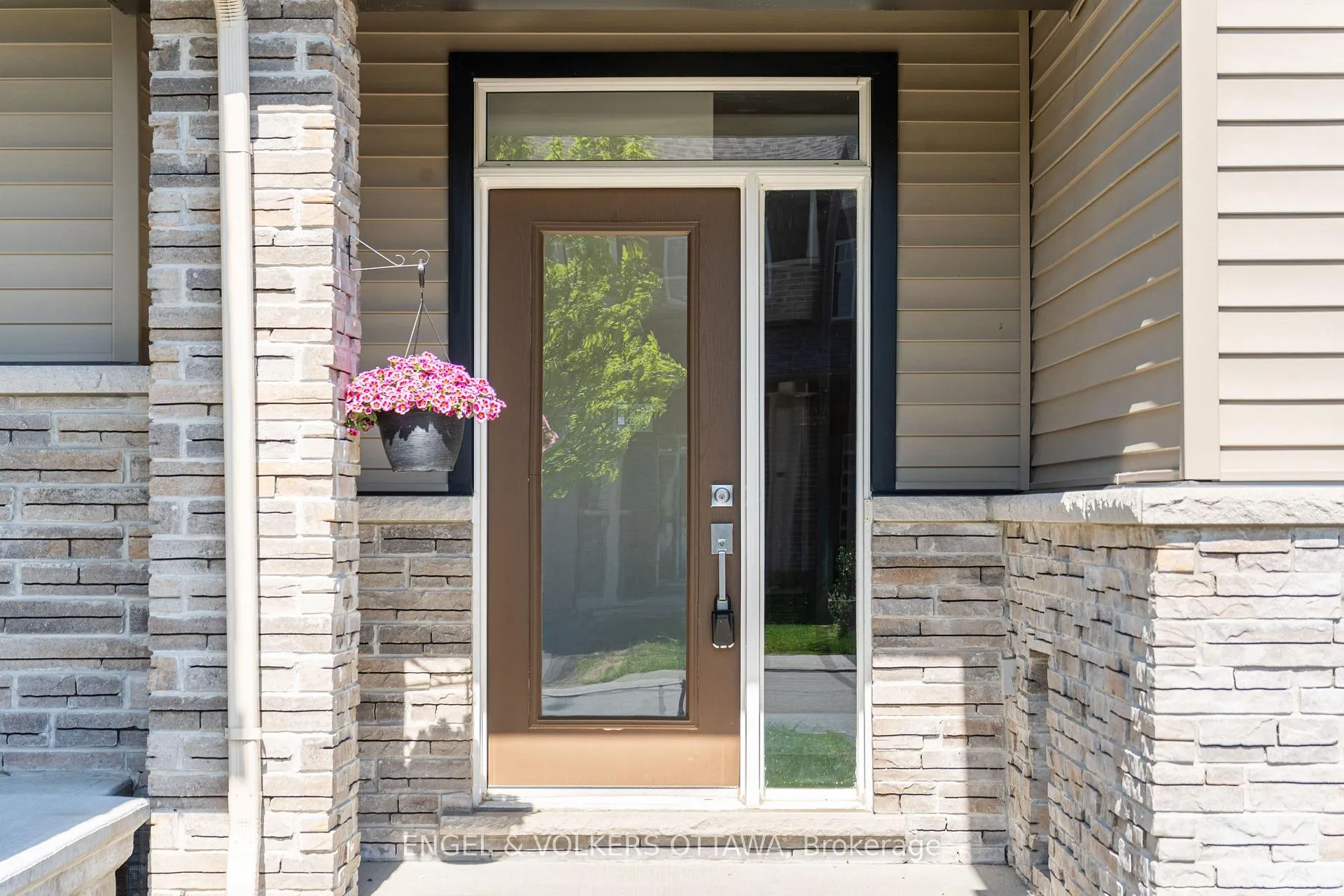 Photo 2 of 205 Geyser Place, Ottawa, Barrhaven - Hearts Desire — HOMEH
