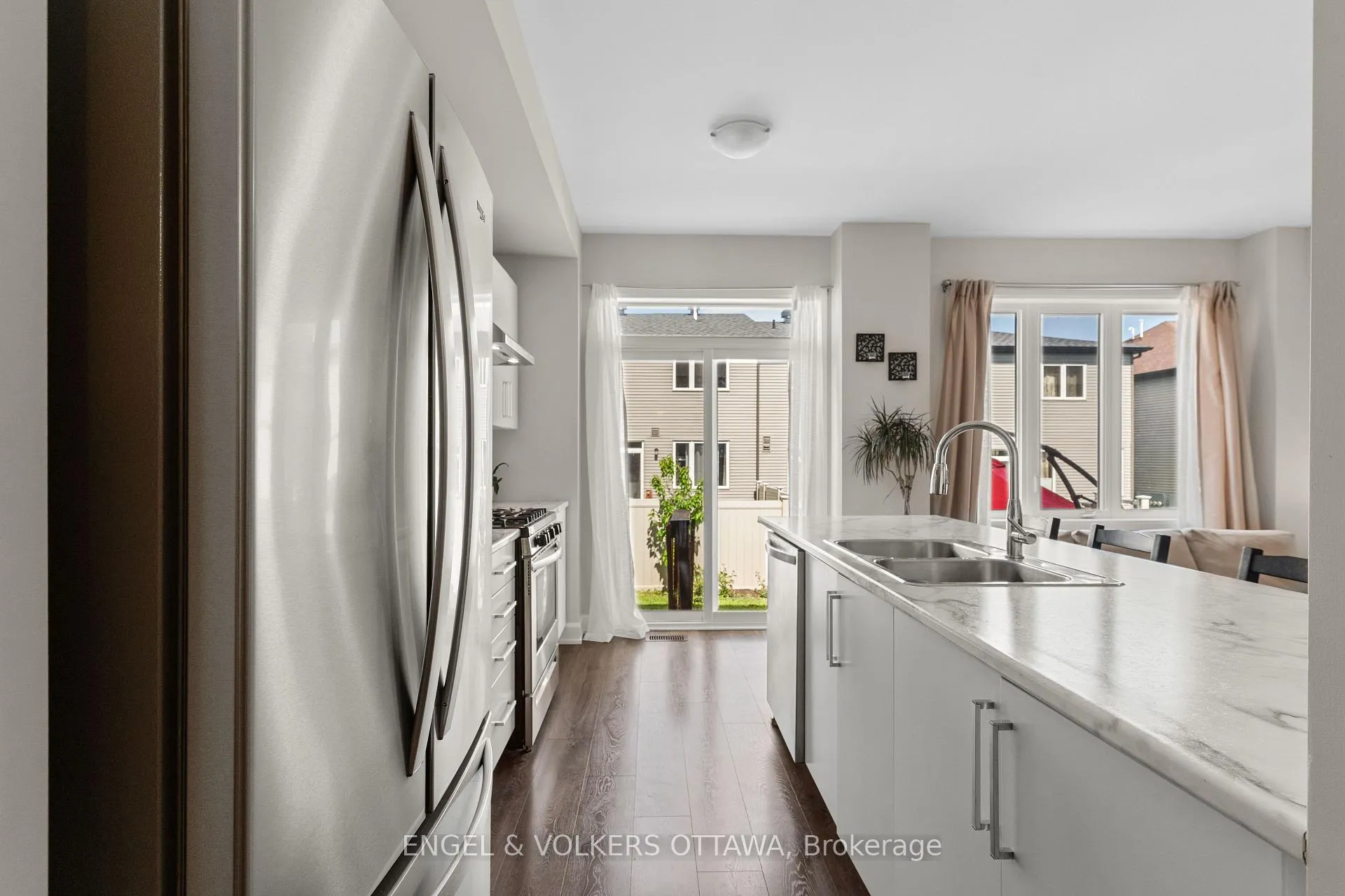 Photo 9 of 205 Geyser Place, Ottawa, Barrhaven - Hearts Desire — HOMEH