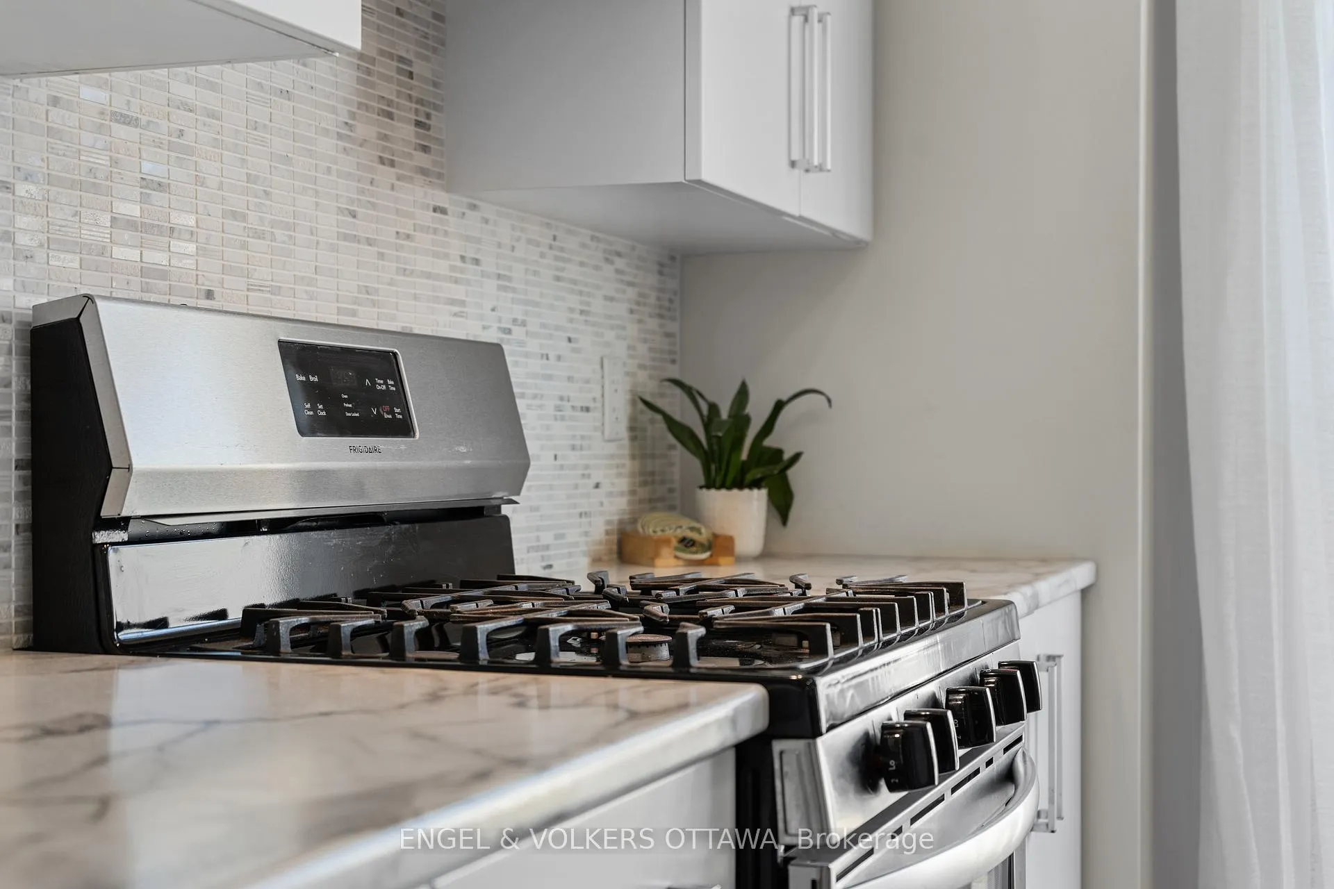 Photo 13 of 205 Geyser Place, Ottawa, Barrhaven - Hearts Desire — HOMEH