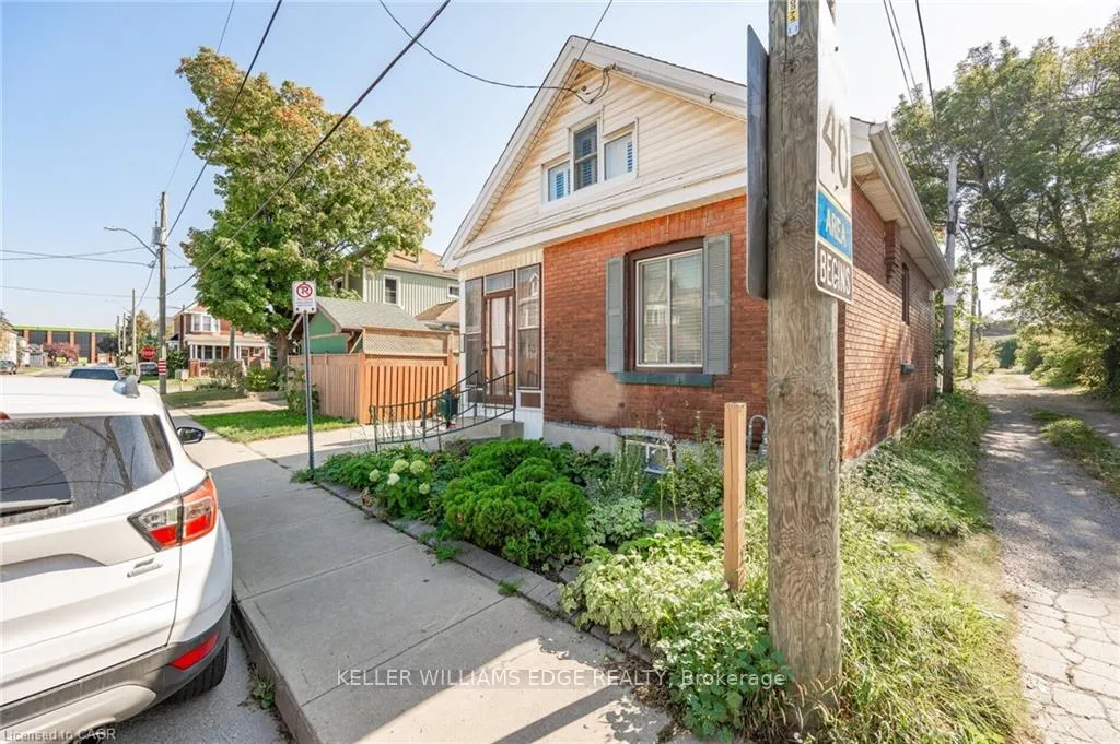 Photo 3 of 252 Beechwood Avenue, Hamilton, Crown Point — HOMEH