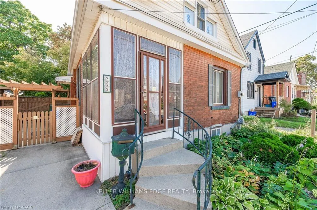 Photo 4 of 252 Beechwood Avenue, Hamilton, Crown Point — HOMEH