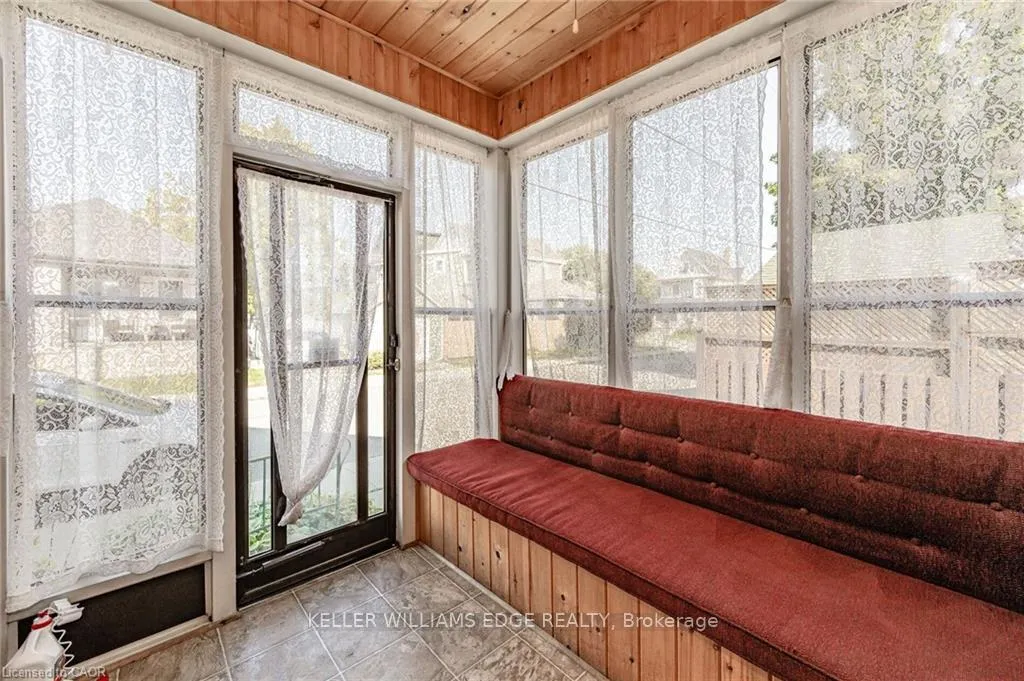 Photo 5 of 252 Beechwood Avenue, Hamilton, Crown Point — HOMEH