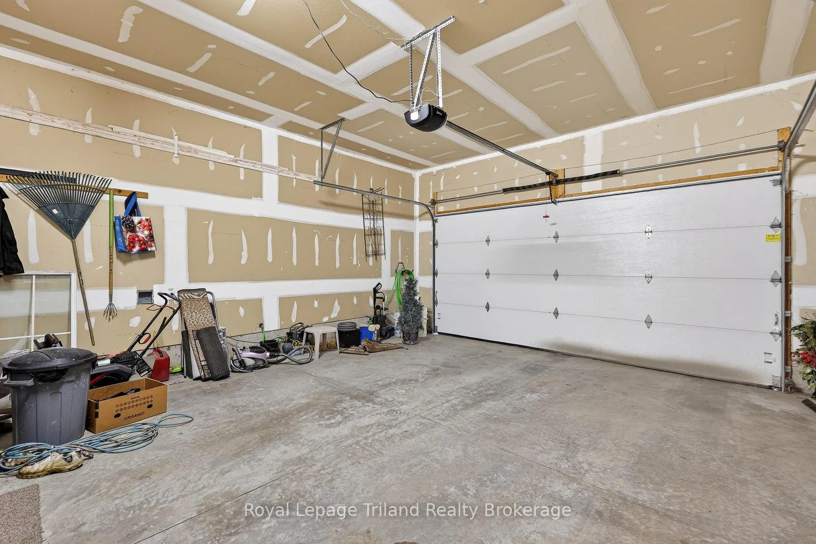 Photo 36 of 301 Boyd Boulevard, Zorra, Thamesford — HOMEH