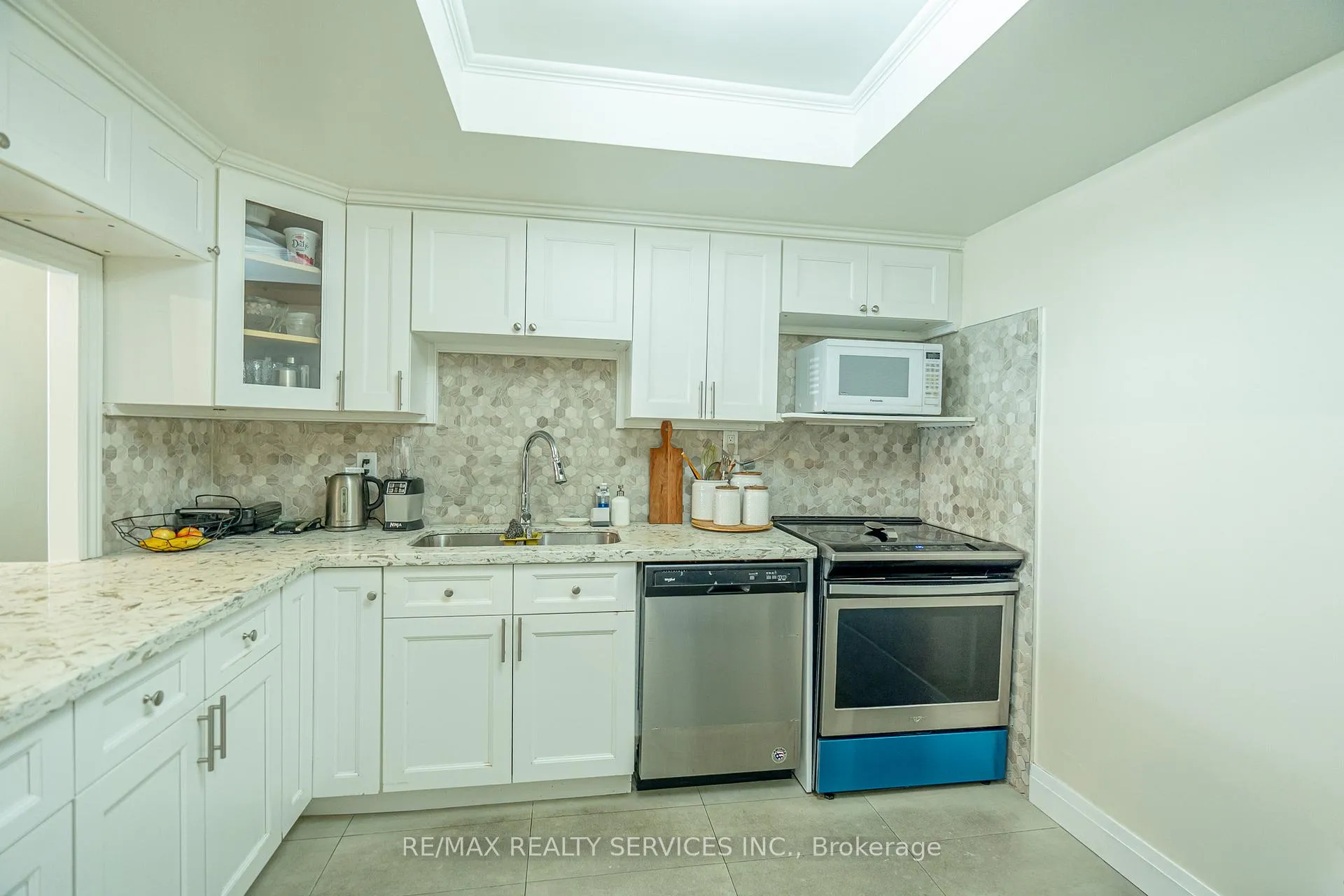 Photo 5 of Unit 203, 8 Lisa Street, Brampton, Queen Street Corridor — HOMEH