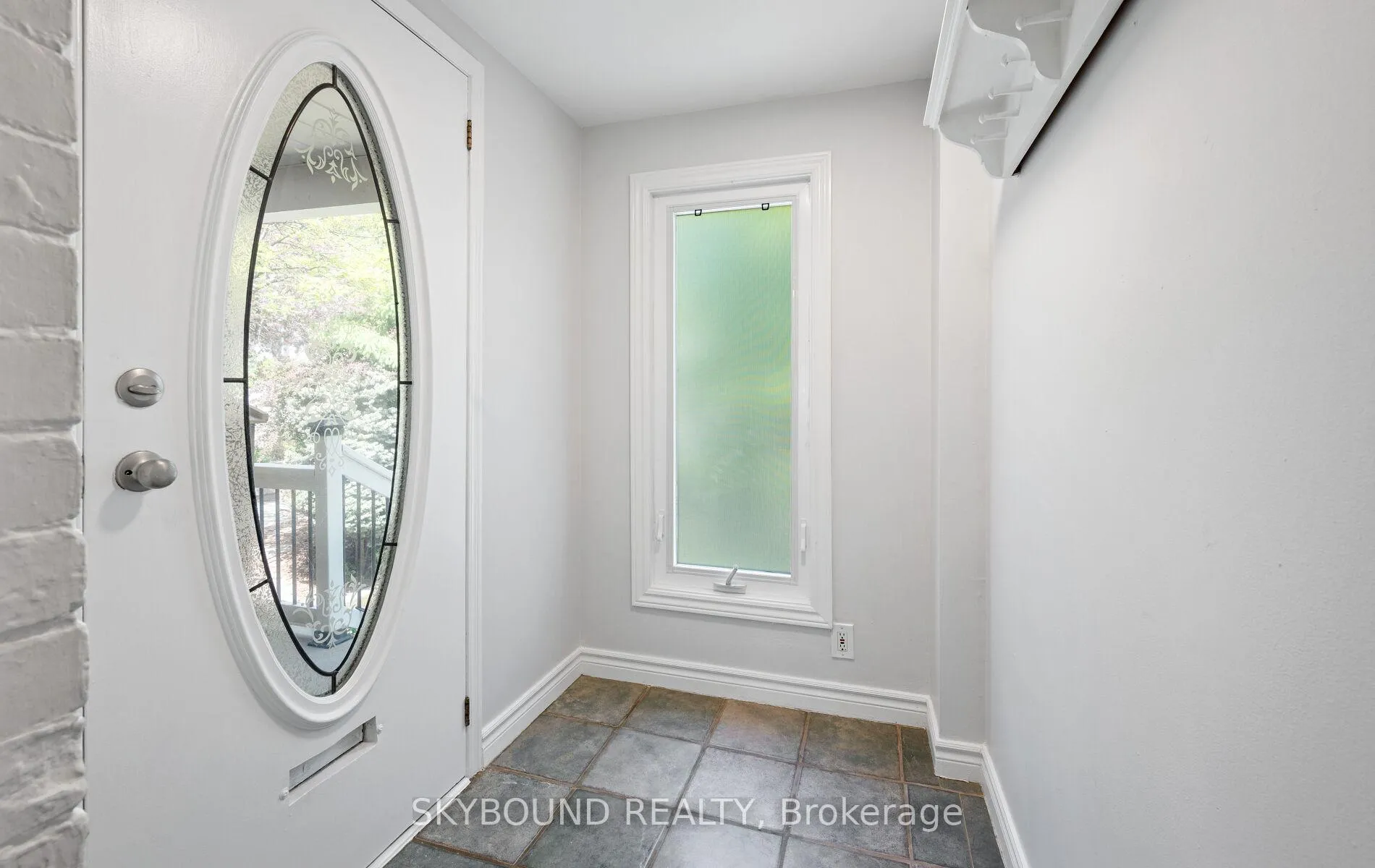 Photo 3 of 326 Kenilworth Avenue, Toronto, The Beaches — HOMEH