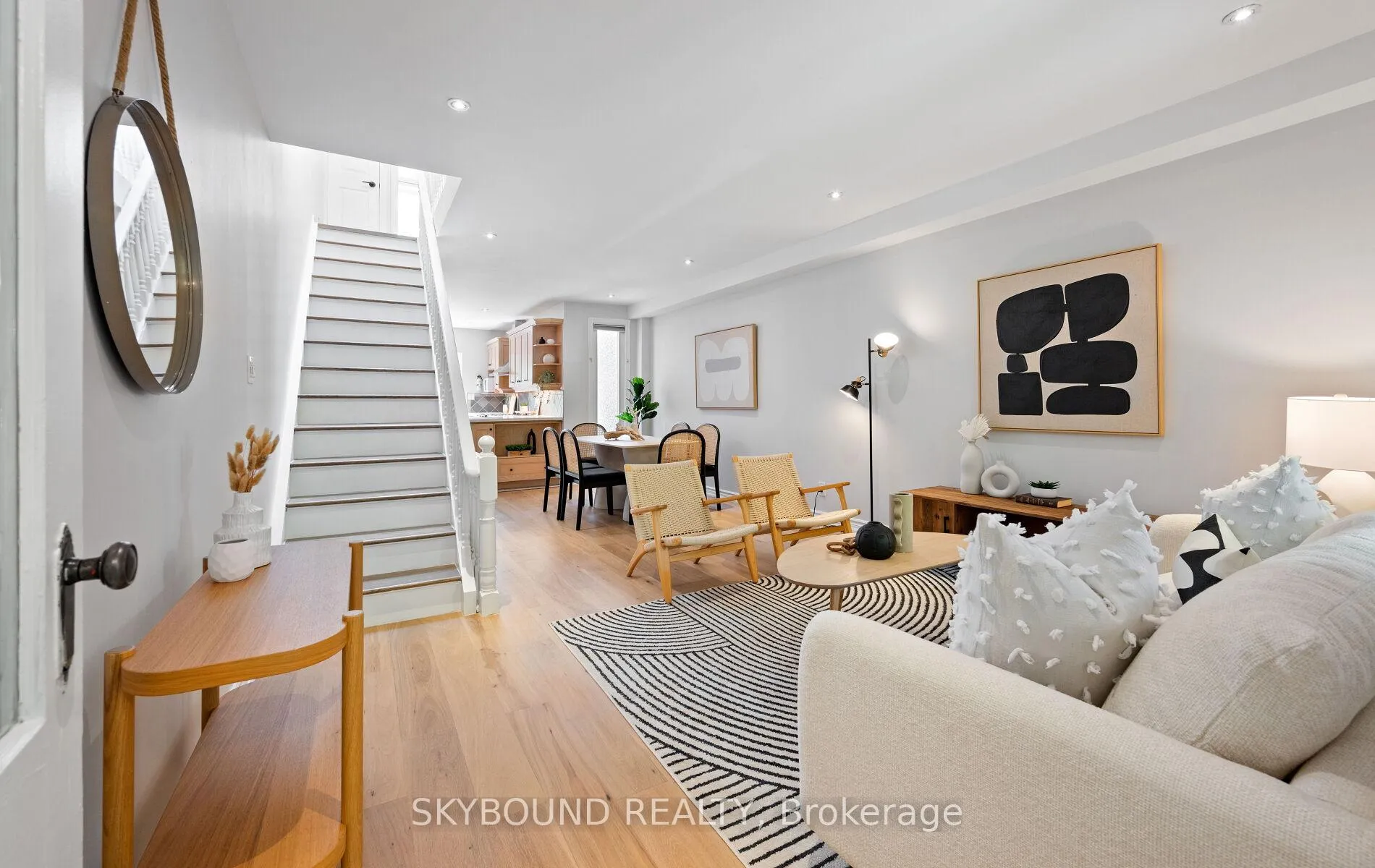 Photo 5 of 326 Kenilworth Avenue, Toronto, The Beaches — HOMEH