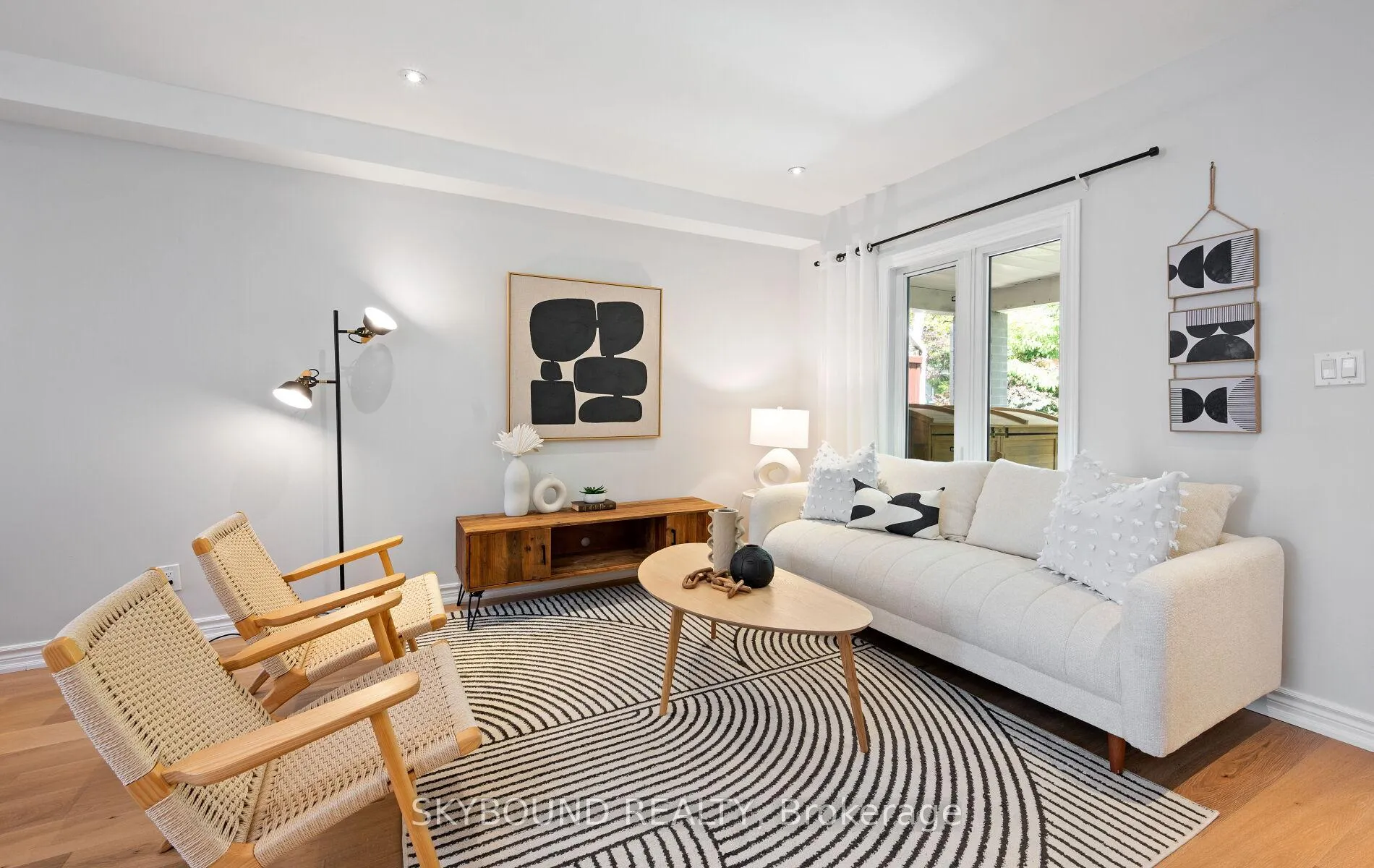 Photo 6 of 326 Kenilworth Avenue, Toronto, The Beaches — HOMEH