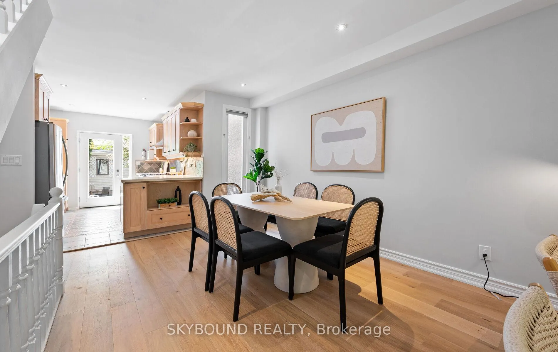 Photo 8 of 326 Kenilworth Avenue, Toronto, The Beaches — HOMEH