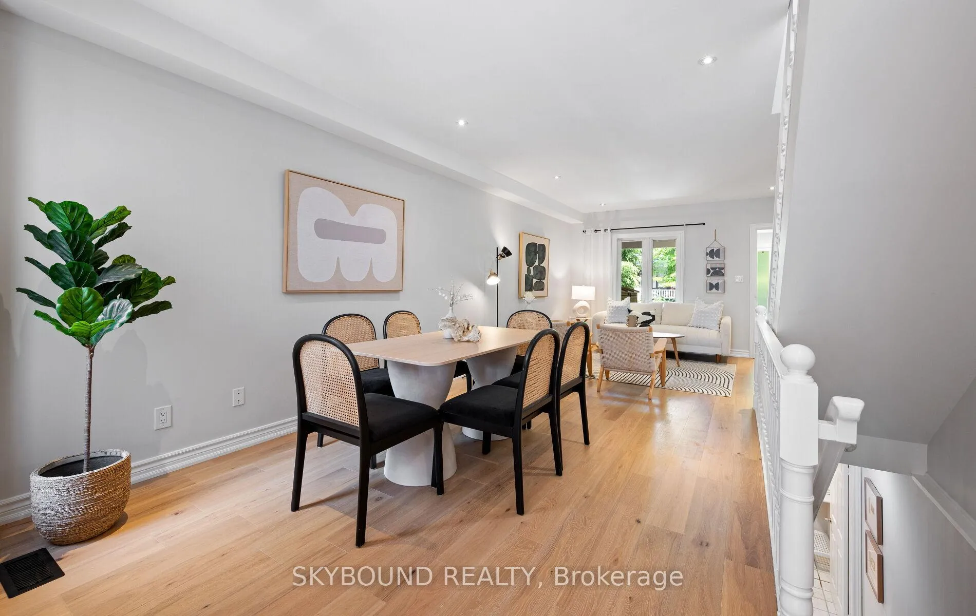 Photo 9 of 326 Kenilworth Avenue, Toronto, The Beaches — HOMEH